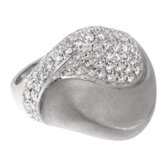 Anillo de cóctel de oro blanco con diamantes Bergio