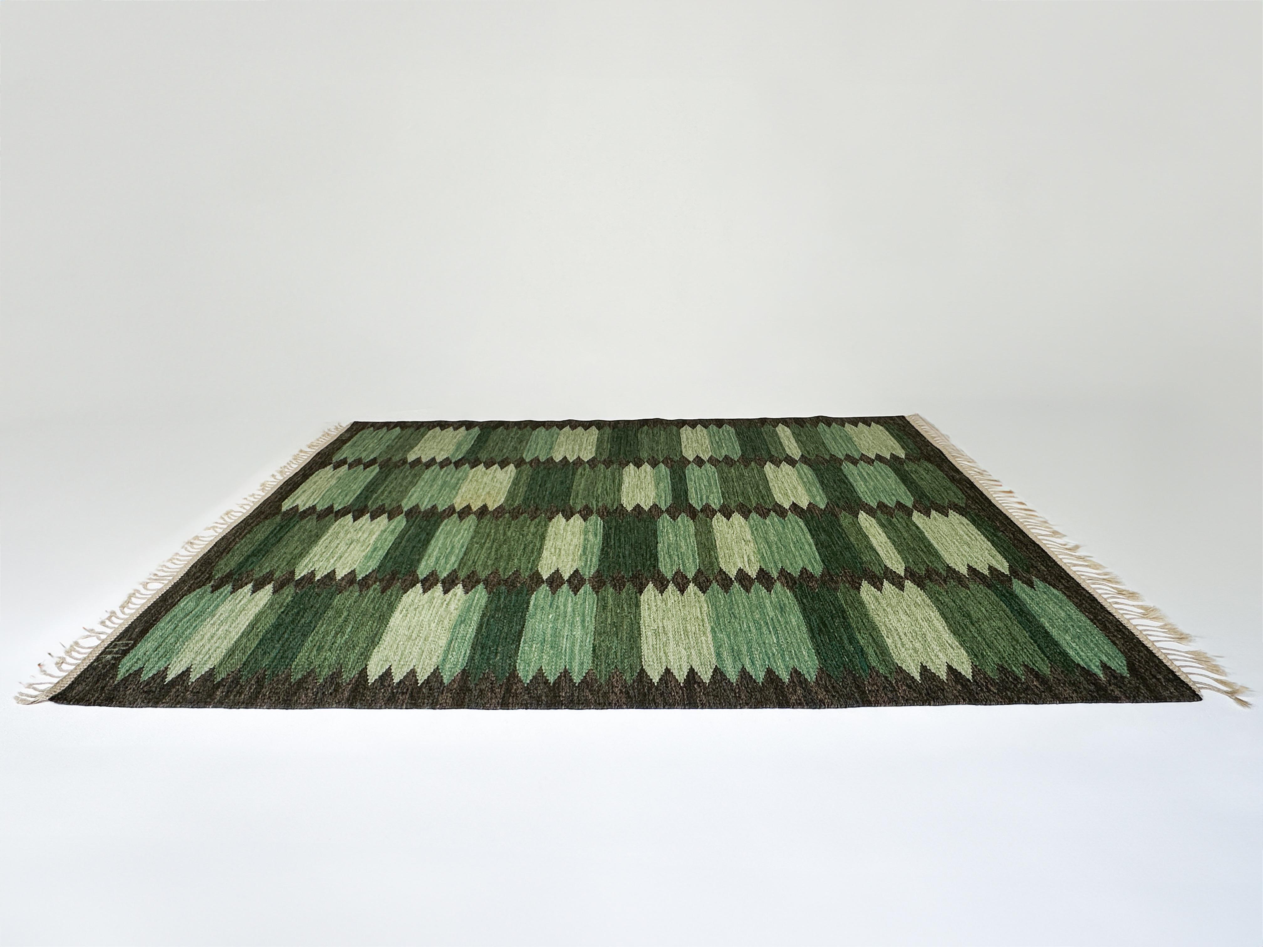 Berit Koenig Woelfer Alfombra de tejido plano Svensk Hemslöjd Viggen Verde Escandinavo moderno en venta