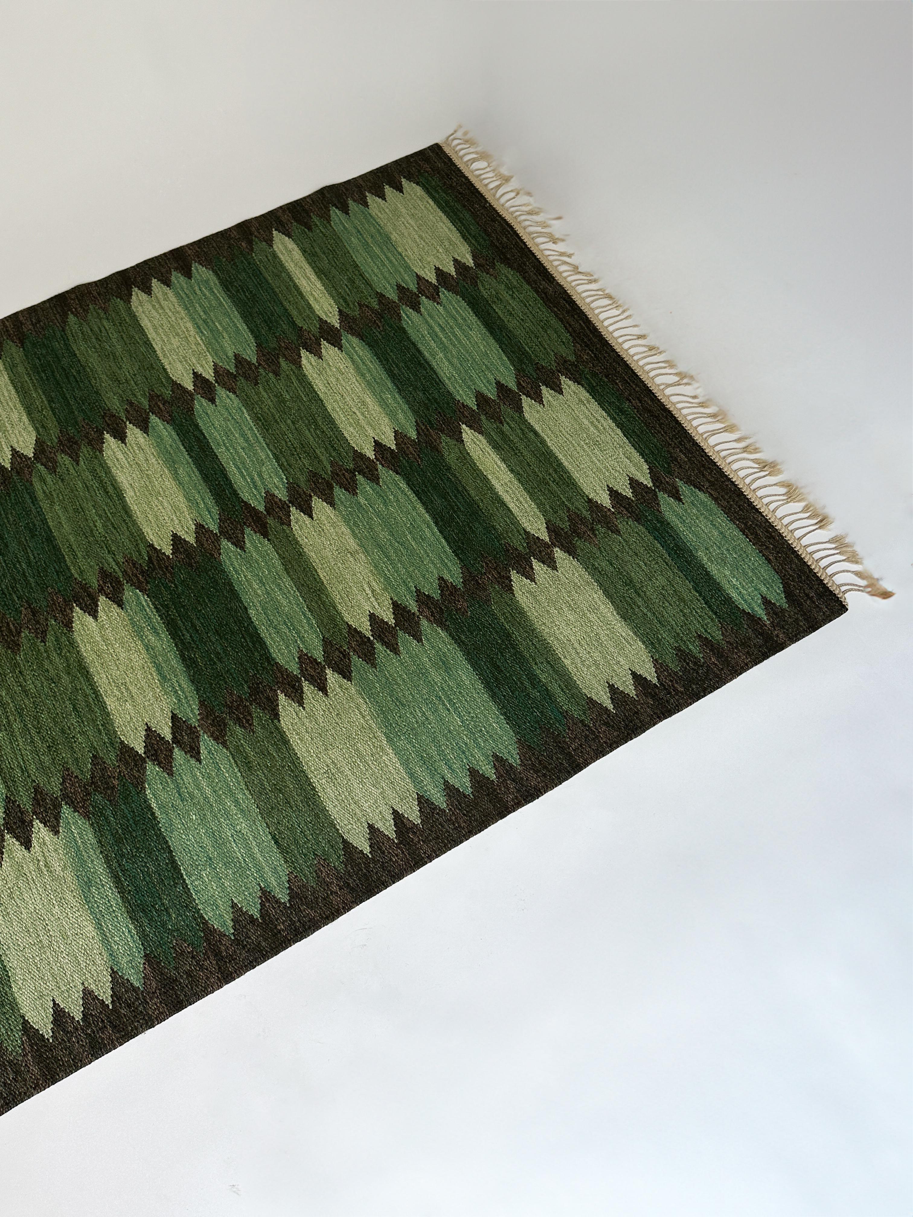 Berit Koenig Woelfer Alfombra de tejido plano Svensk Hemslöjd Viggen Verde en Bueno estado para la venta en Basel, BS