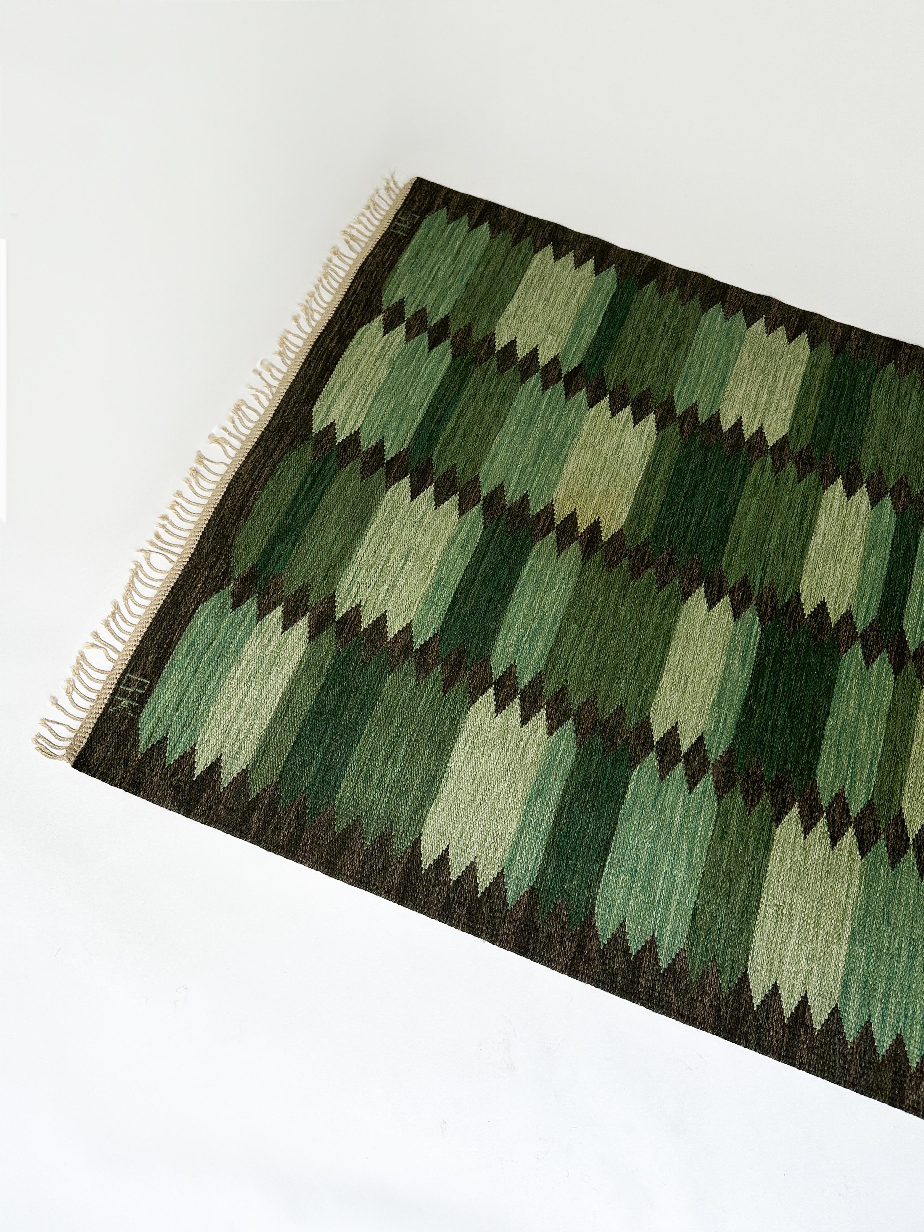 Berit Koenig Woelfer Alfombra de tejido plano Svensk Hemslöjd Viggen Verde mediados del siglo XX en venta