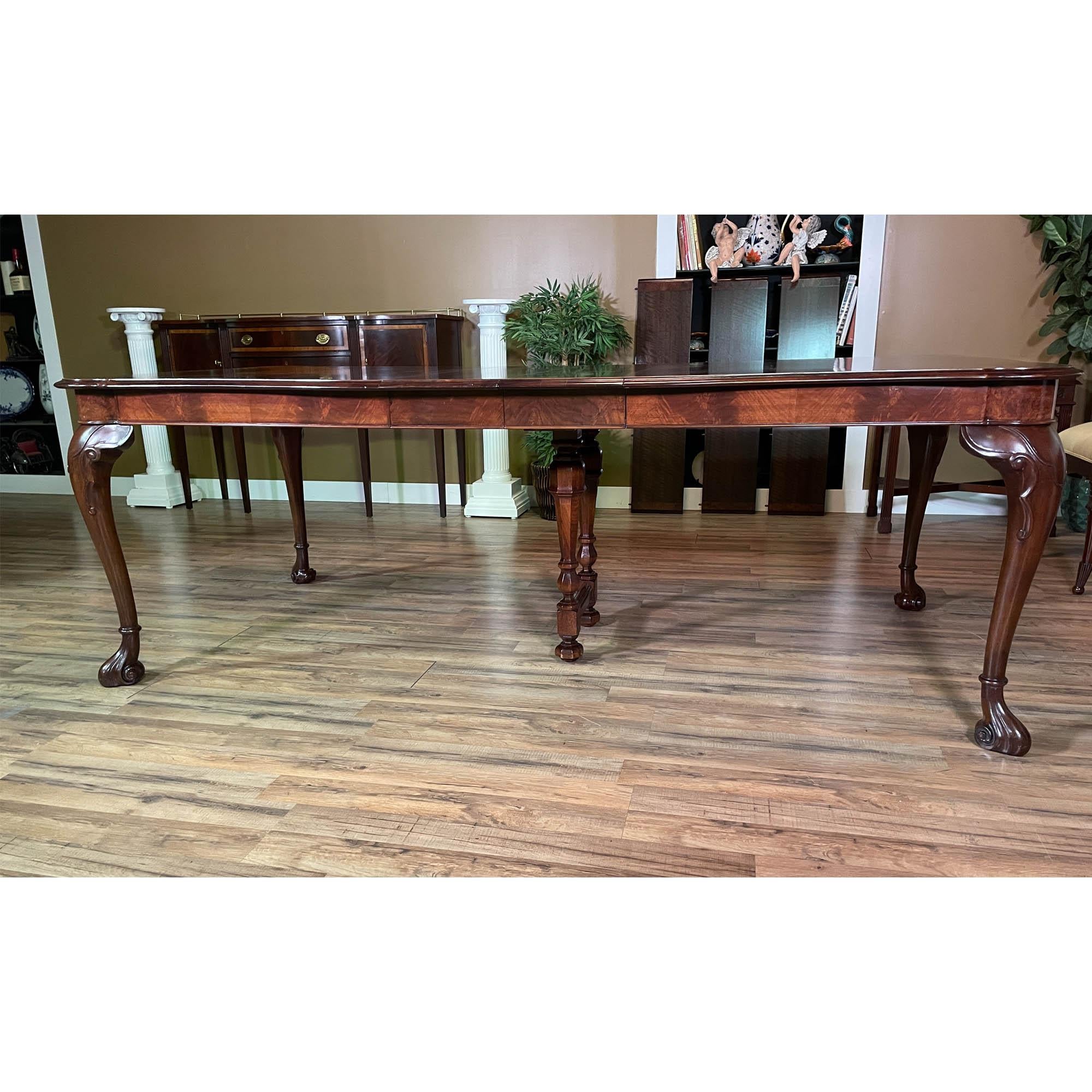 Berkey and Gay Banded Dining Table For Sale 5