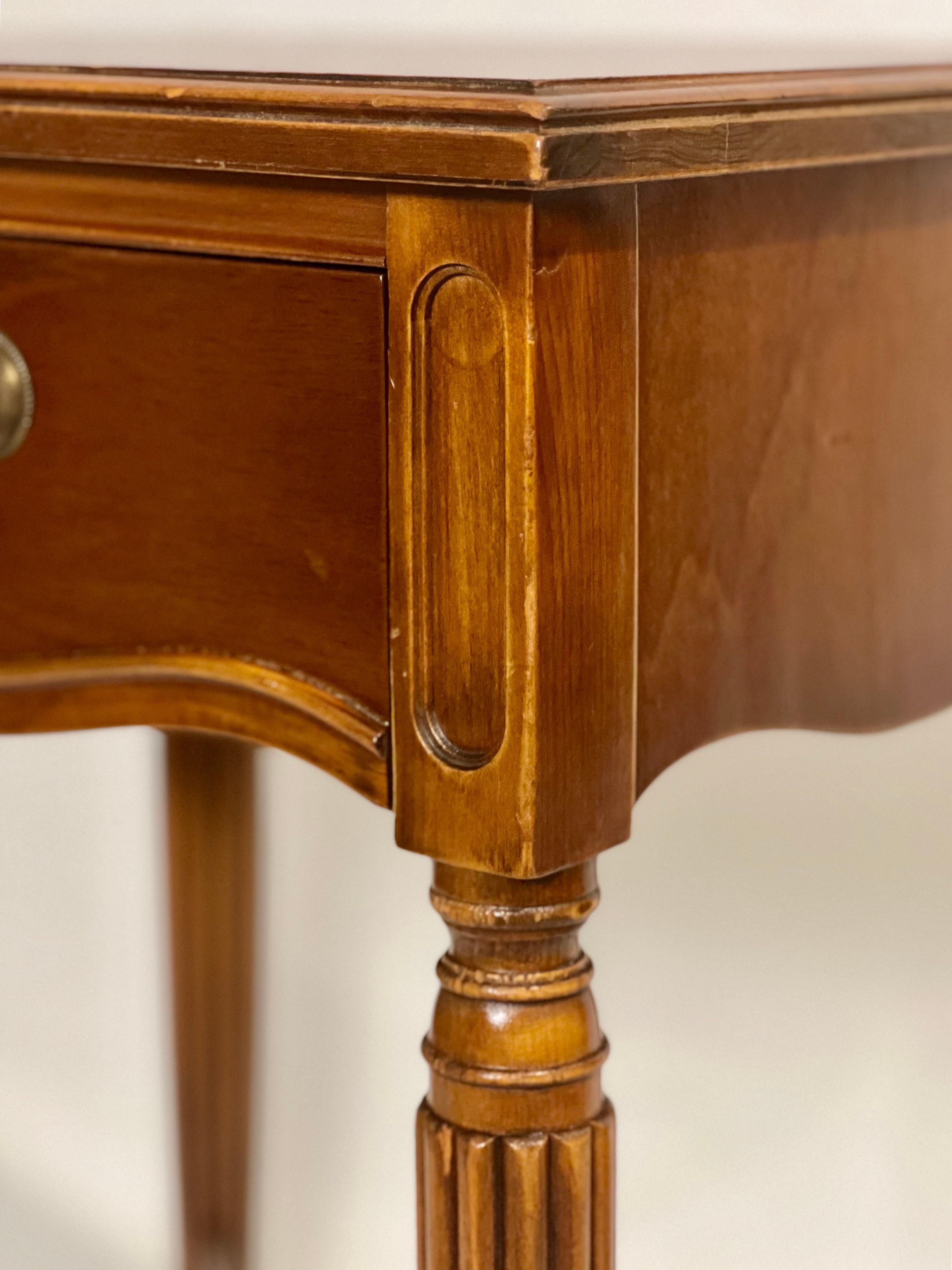 Berkey and Gay Louis XVI Style Walnut Side Table or Stand For Sale 4