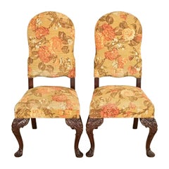 Coppia di sedie laterali antiche Chippendale in noce intagliato, Berkey & Gay