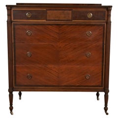 Berkey & Gay Antigua Cómoda de Regencia Francesa Luis XVI Tallada en Caoba y Nogal