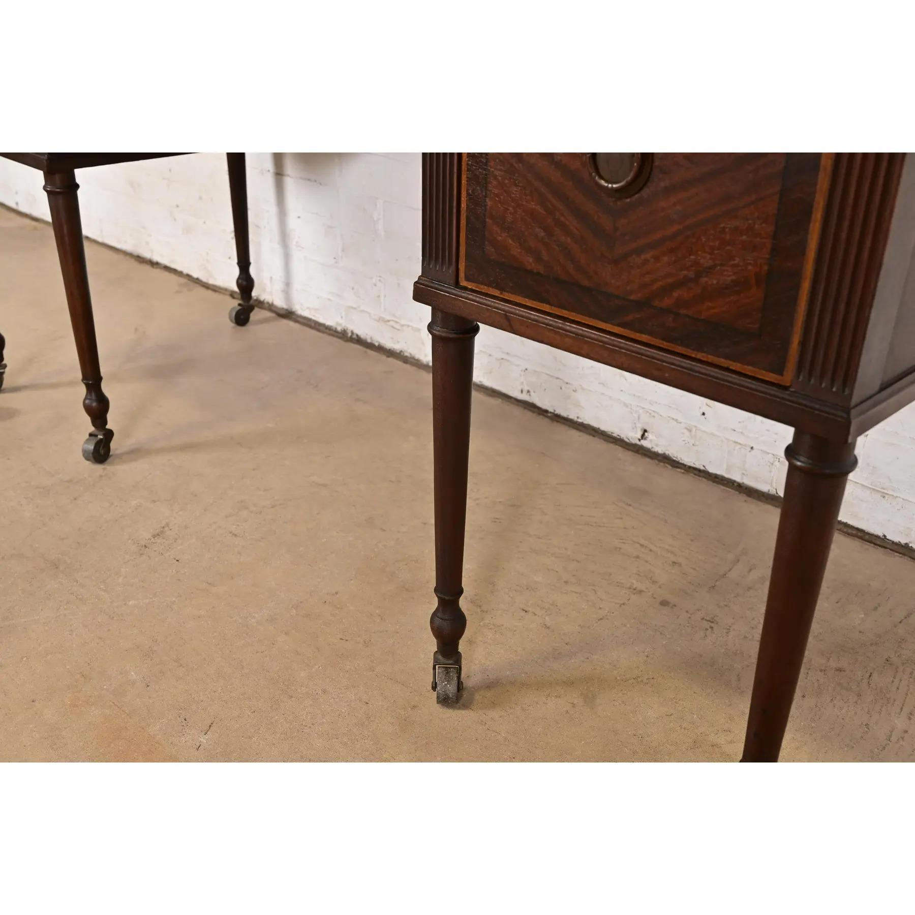 Berkey & Gay Antique French Regency Louis XVI in legno di noce e mogano in vendita 4