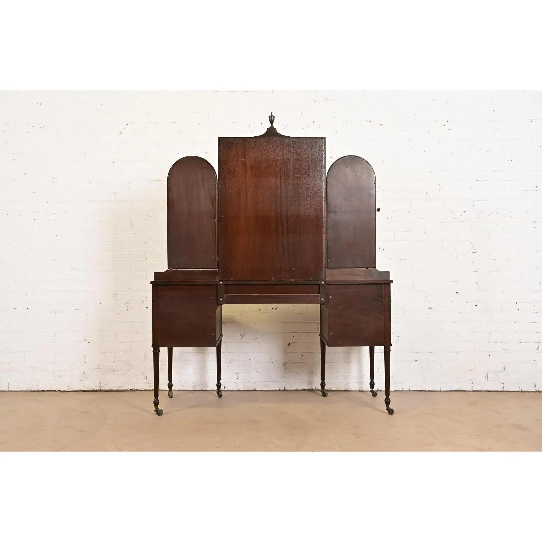 Berkey & Gay Antique French Regency Louis XVI in legno di noce e mogano in vendita 7