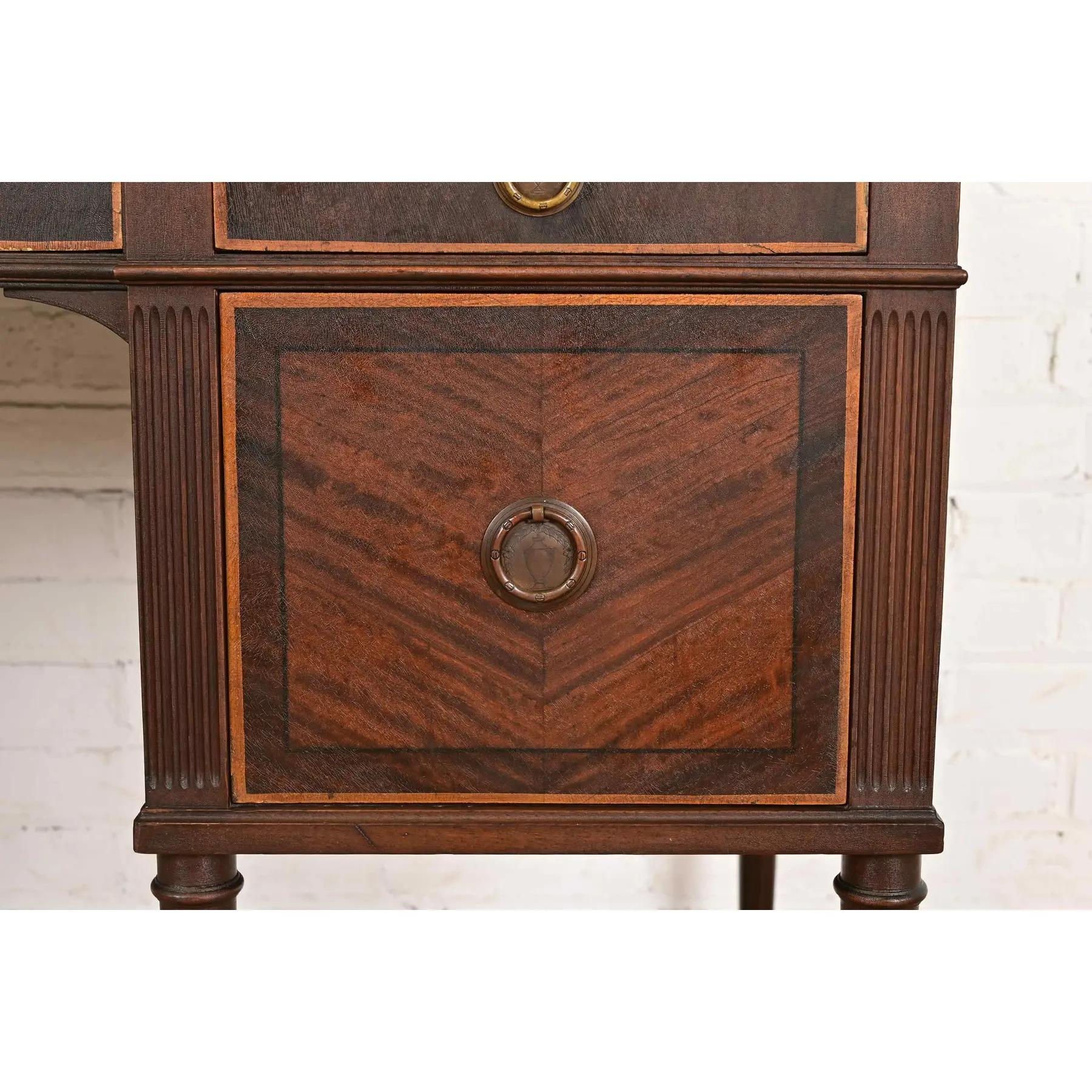 Berkey & Gay Antique French Regency Louis XVI in legno di noce e mogano in vendita 2