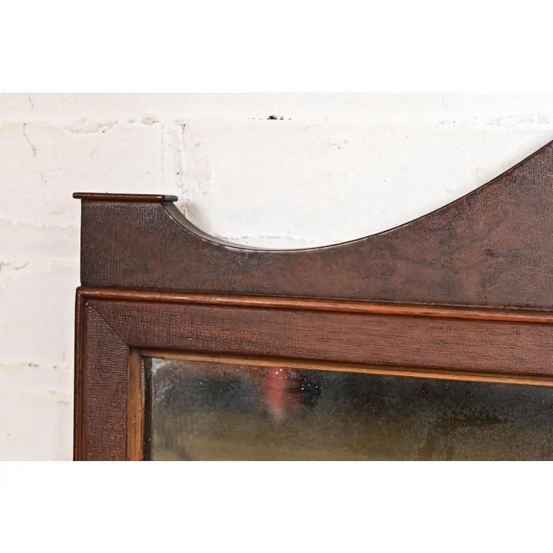 Berkey & Gay Antiker georgianischer gerahmter Wandspiegel aus Nussbaum, CIRCA 1920er Jahre 1