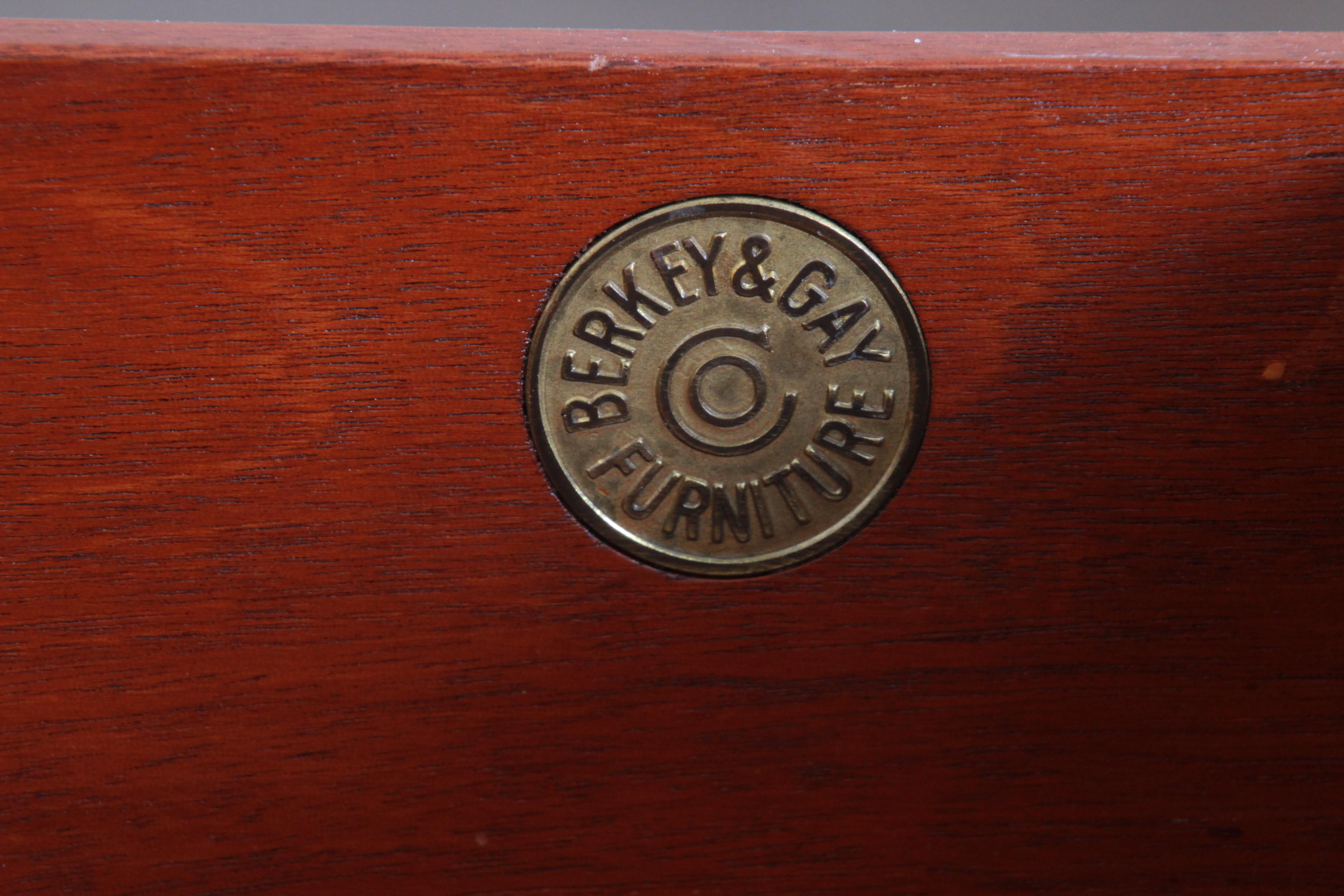 Berkey & Gay Antique Inlaid Mahogany French Dresser, circa 1930s 4