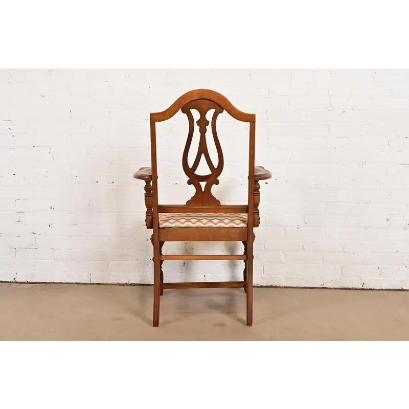 Fauteuil ancien en noyer sculpté de style anglais Jacobean Walnut, vers 1920, Berkey & Gay en vente 4