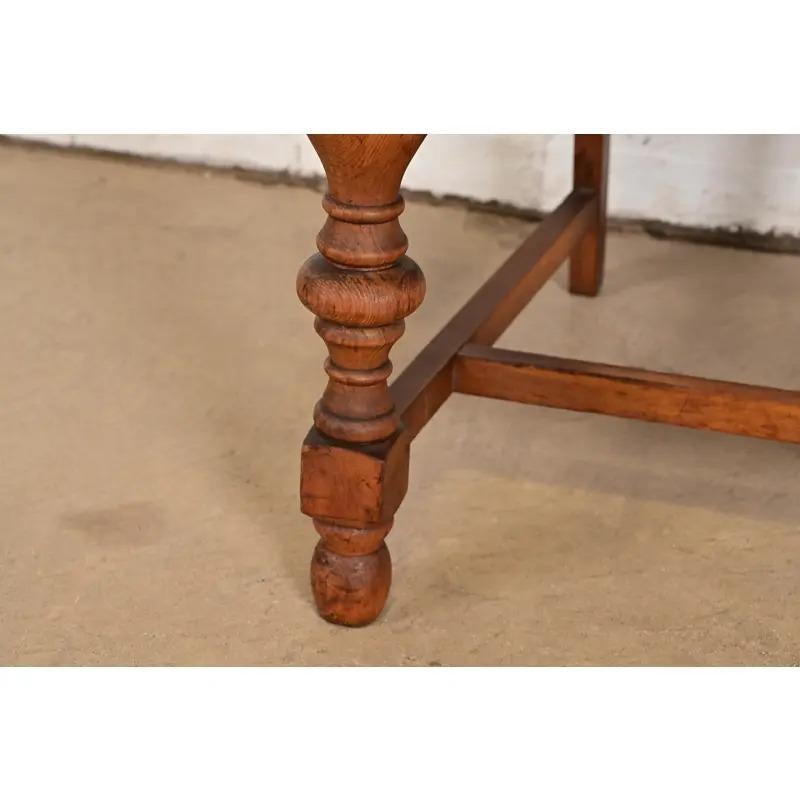 Fauteuil ancien en noyer sculpté de style anglais Jacobean Walnut, vers 1920, Berkey & Gay en vente 2