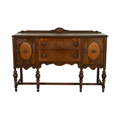 Buffet ancien en noyer sculpté de style Jacobean anglais de Berkey & Gay, vers les années 1920