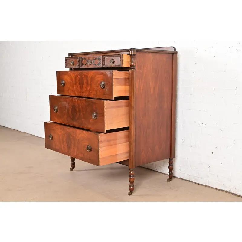 Berkey & Gay Style Antique French Regency Louis XVI Carved Burled Walnut Highboy Latón en venta