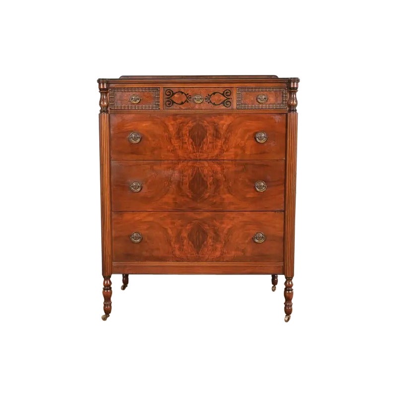 Berkey & Gay Style Antique French Regency Louis XVI Carved Burled Walnut Highboy (damigiana in legno di noce)