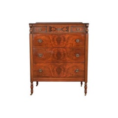 Berkey & Gay Style Antique Regency français Louis XVI sculpté en noyer ronceux Highboy