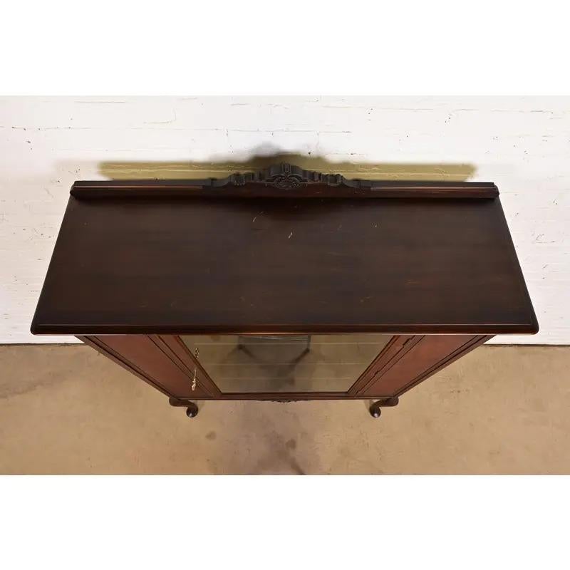 Bibliothèque ou meuble de bar ancien de style Queen Anne de Berkey & Gay, vers les années 1920 en vente 7