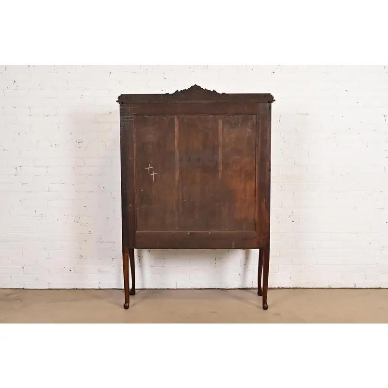 Bibliothèque ou meuble de bar ancien de style Queen Anne de Berkey & Gay, vers les années 1920 en vente 9