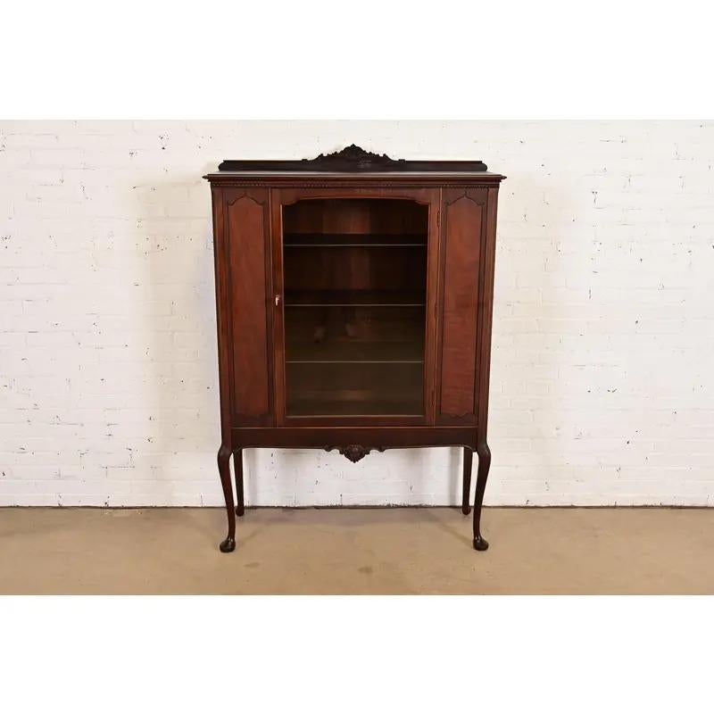 Américain Bibliothèque ou meuble de bar ancien de style Queen Anne de Berkey & Gay, vers les années 1920 en vente