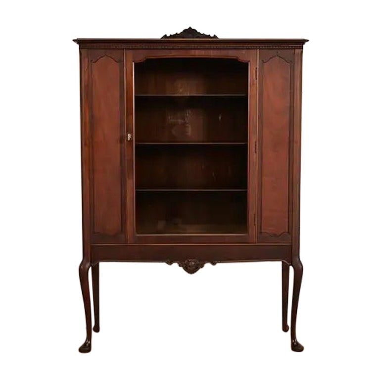 Libreria o mobile bar antico in stile Berkey 
Gay di Queen Anne, circa 1920