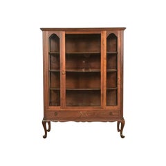 Libreria antica in stile Berkey & Gay in mogano intagliato Queen Anne, circa 1920