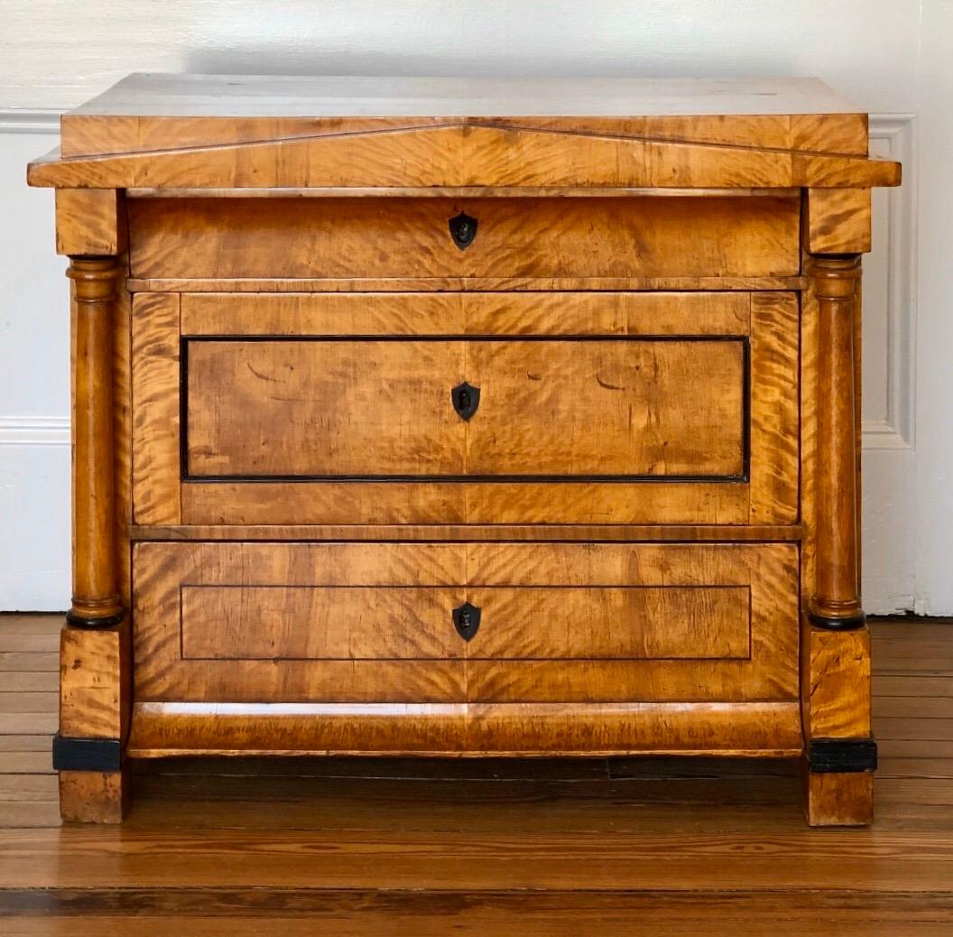 Berlin Architectural Biedermeier Flame Birch Chest of Drawers with Ebony Inlay 8