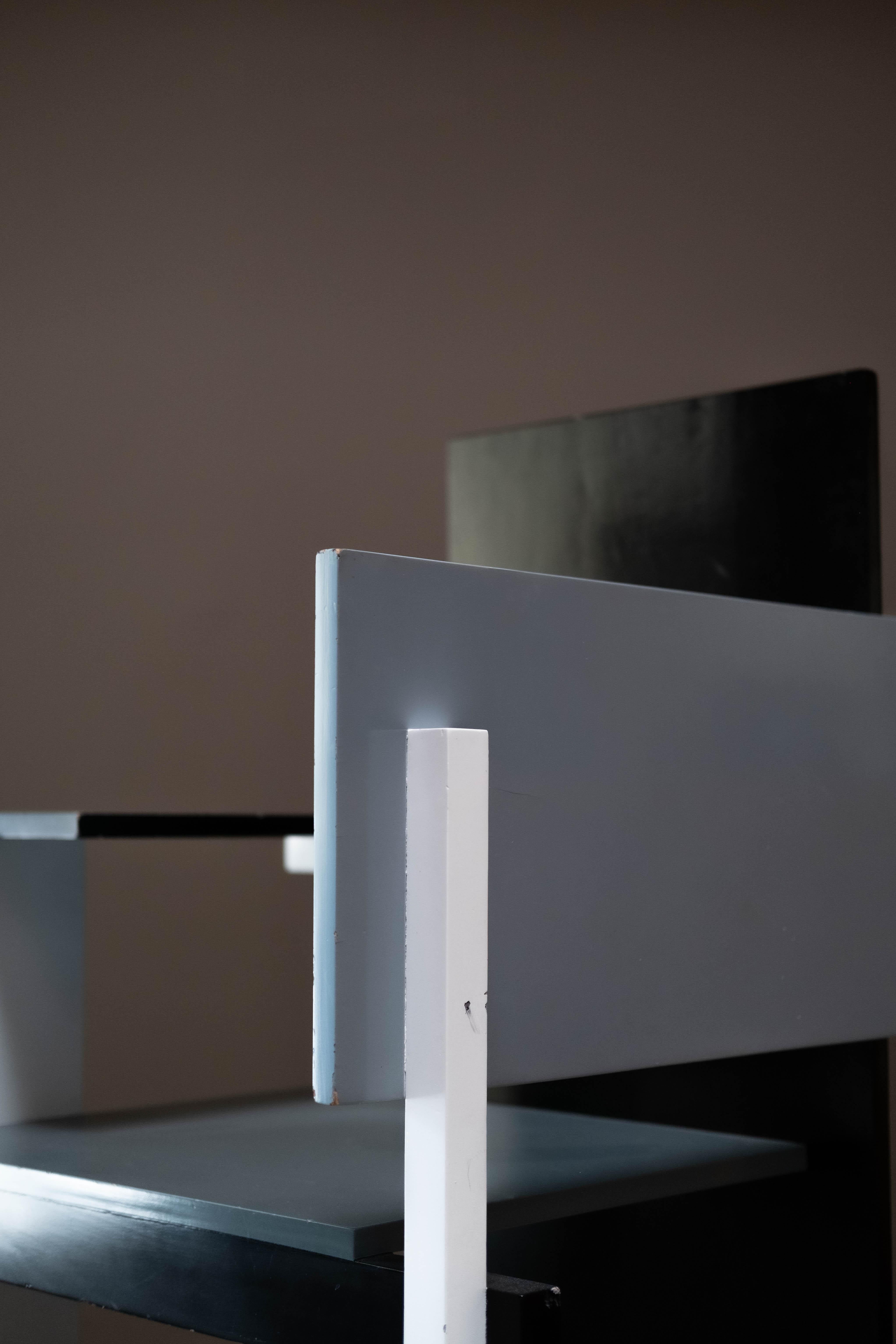 Moderne Chaise Berlin d'après Gerrit Rietveld par Jack Brogan, 1923 en vente