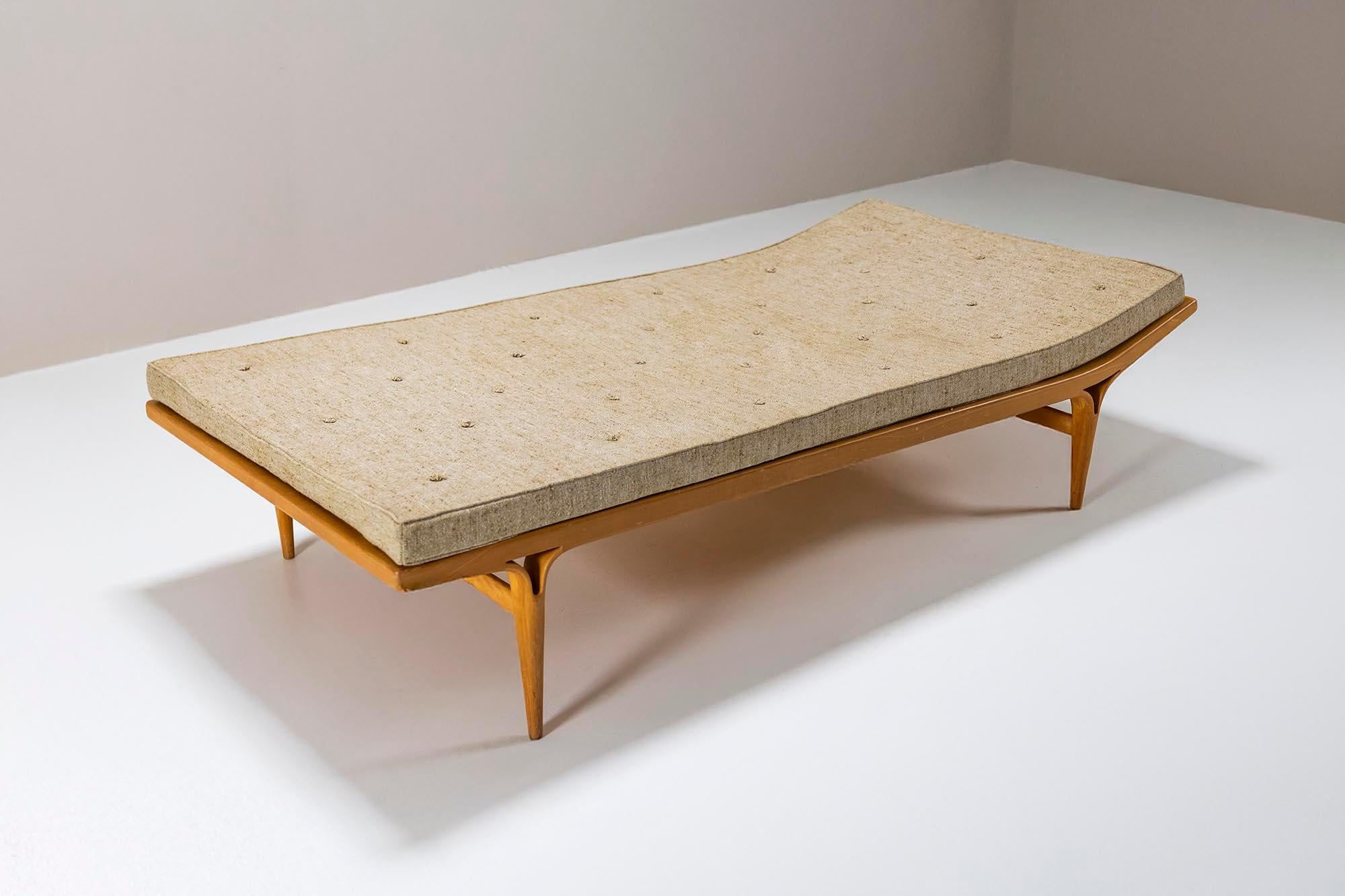 Fine XX secolo Letto da giorno 'Berlin' in legno di betulla di Bruno Mathsson, Svezia 1972