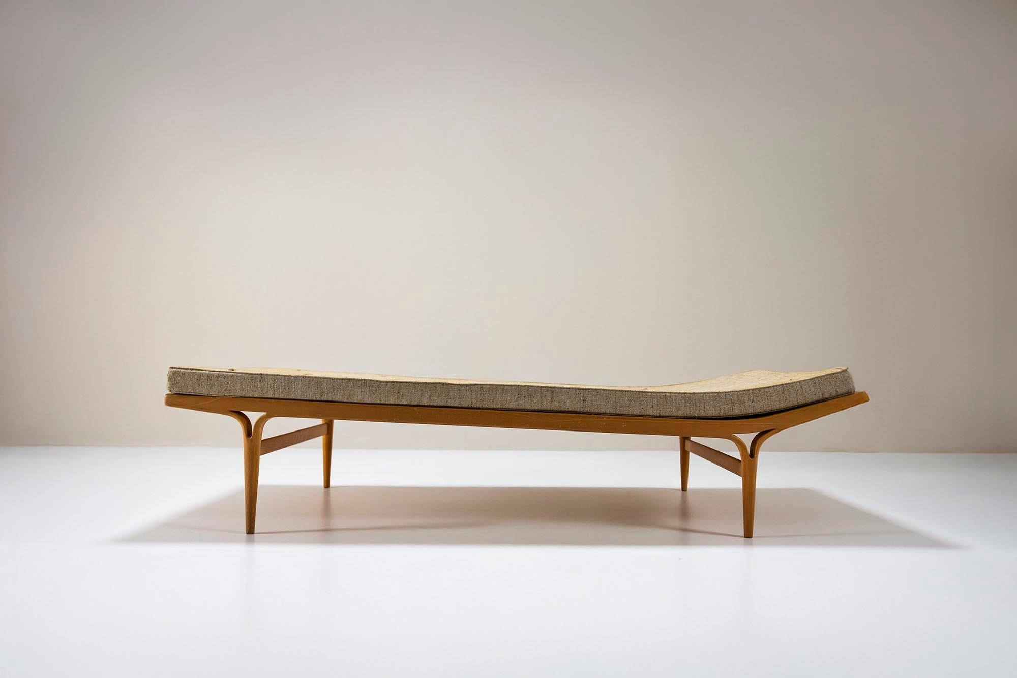 Betulla Letto da giorno 'Berlin' in legno di betulla di Bruno Mathsson, Svezia 1972