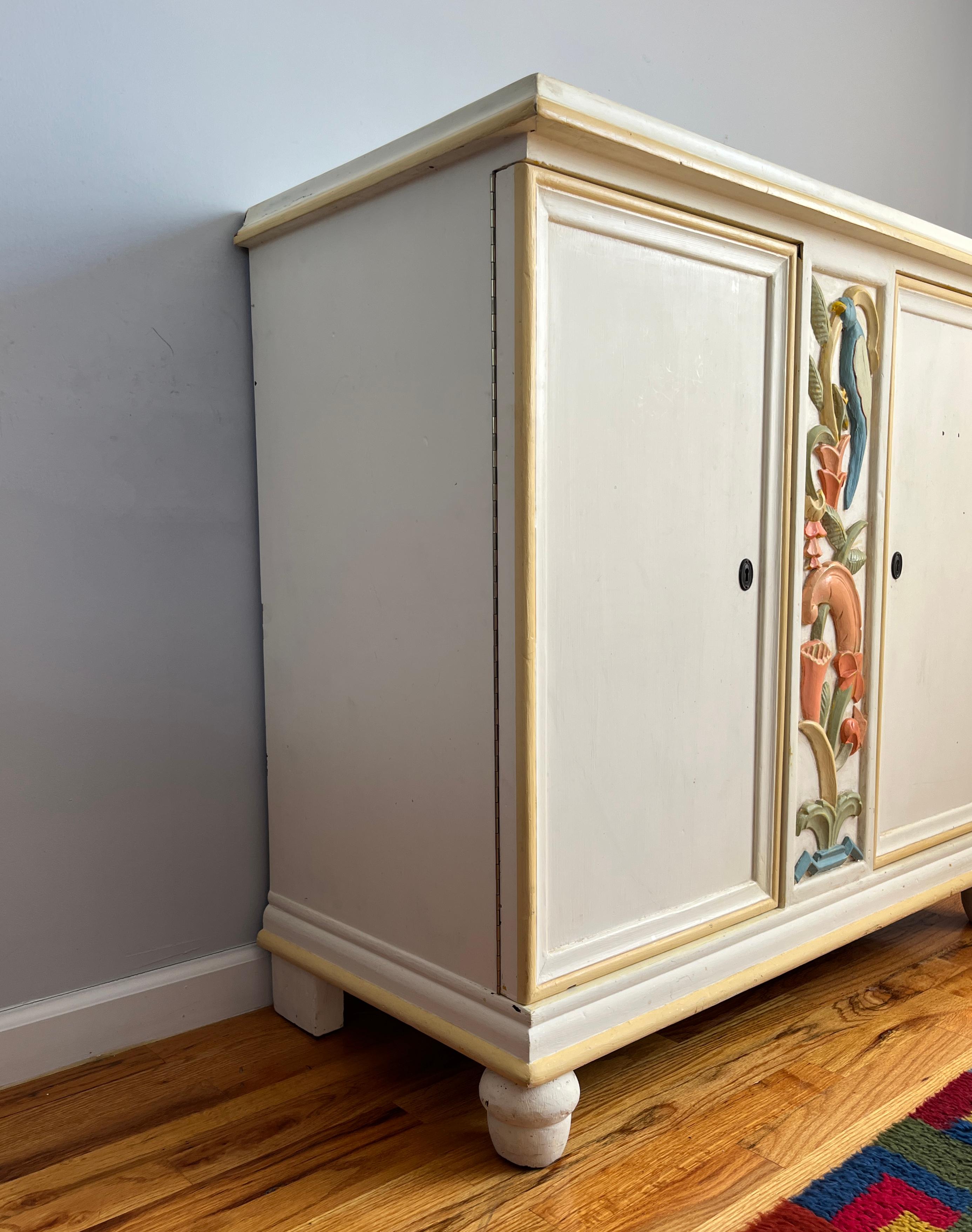 Art déco Armoire berlinoise en bois peint Deko avec panneau sculpté polychrome, Allemagne, 1928 en vente