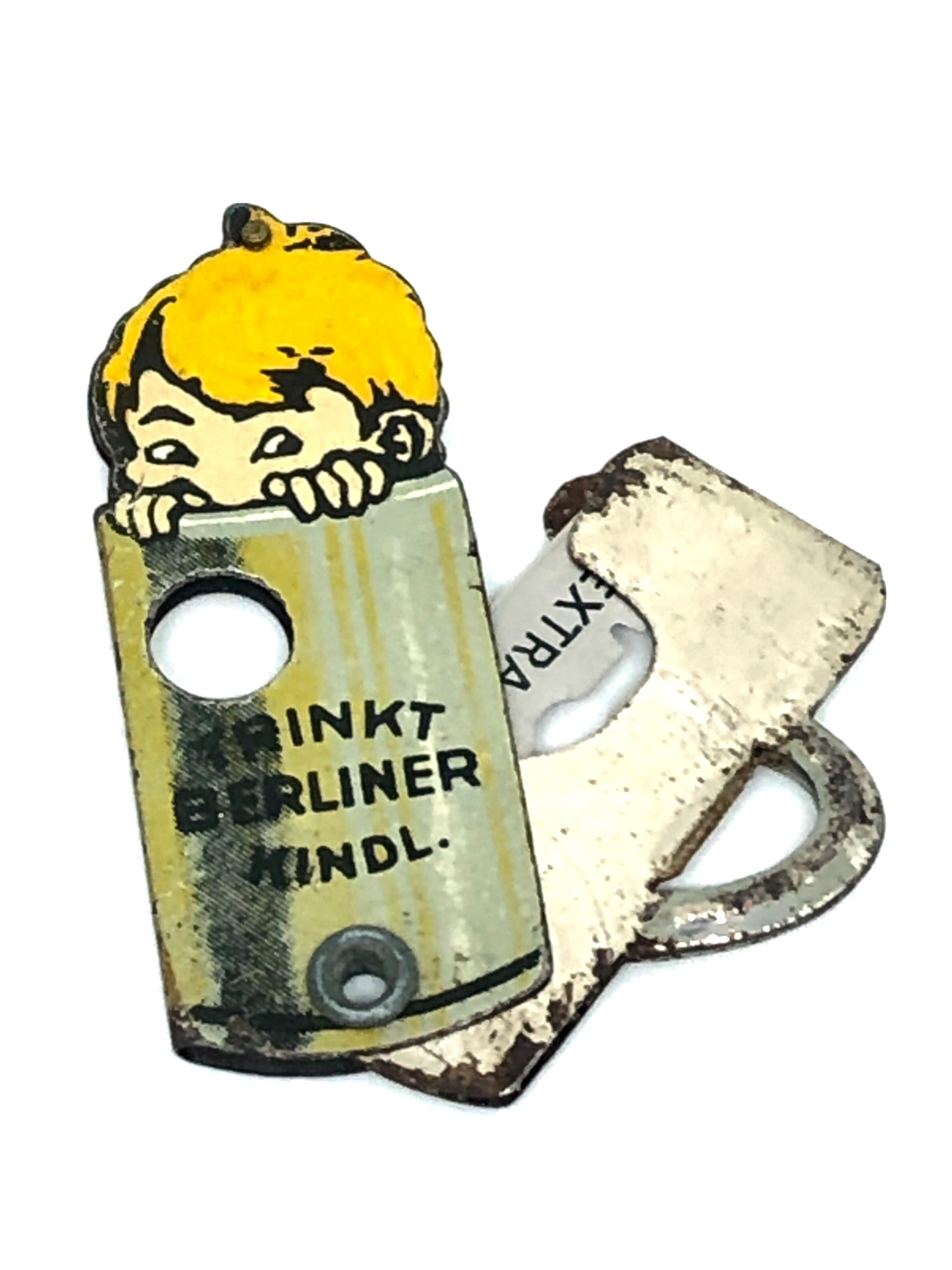 Allemand Cuillère à cigares de poche pour enfant Berlin Kindl Child Advertising Pocket Antique, allemande, années 1930 en vente