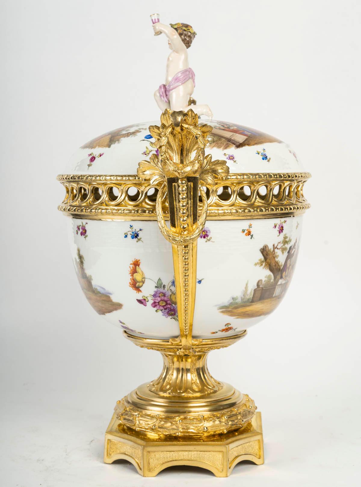 Berlin Porcelain Perfume Burner, Louis XVI Style, Napoleon III Period. (Vergoldet) im Angebot