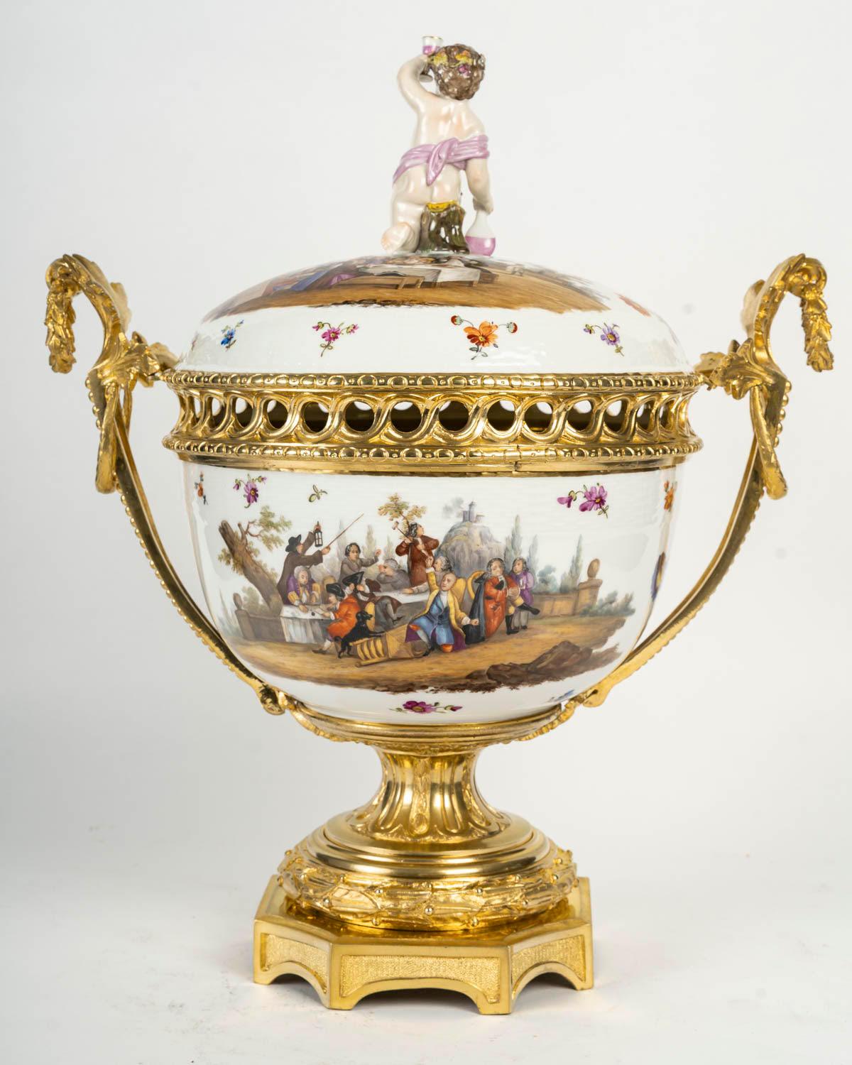 Berlin Porcelain Perfume Burner, Louis XVI Style, Napoleon III Period. im Zustand „Gut“ im Angebot in Saint-Ouen, FR
