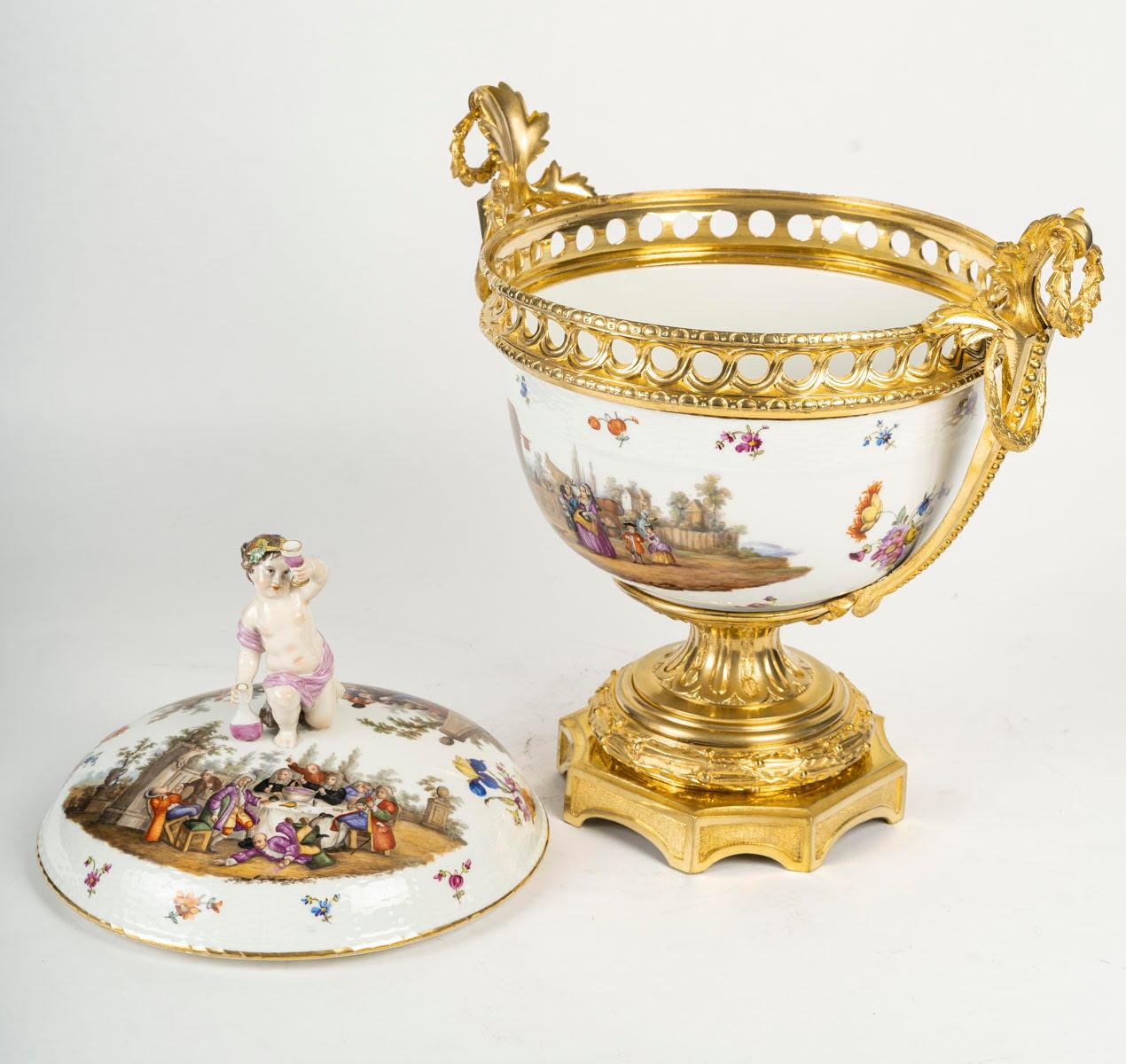 Berlin Porcelain Perfume Burner, Louis XVI Style, Napoleon III Period. (19. Jahrhundert) im Angebot