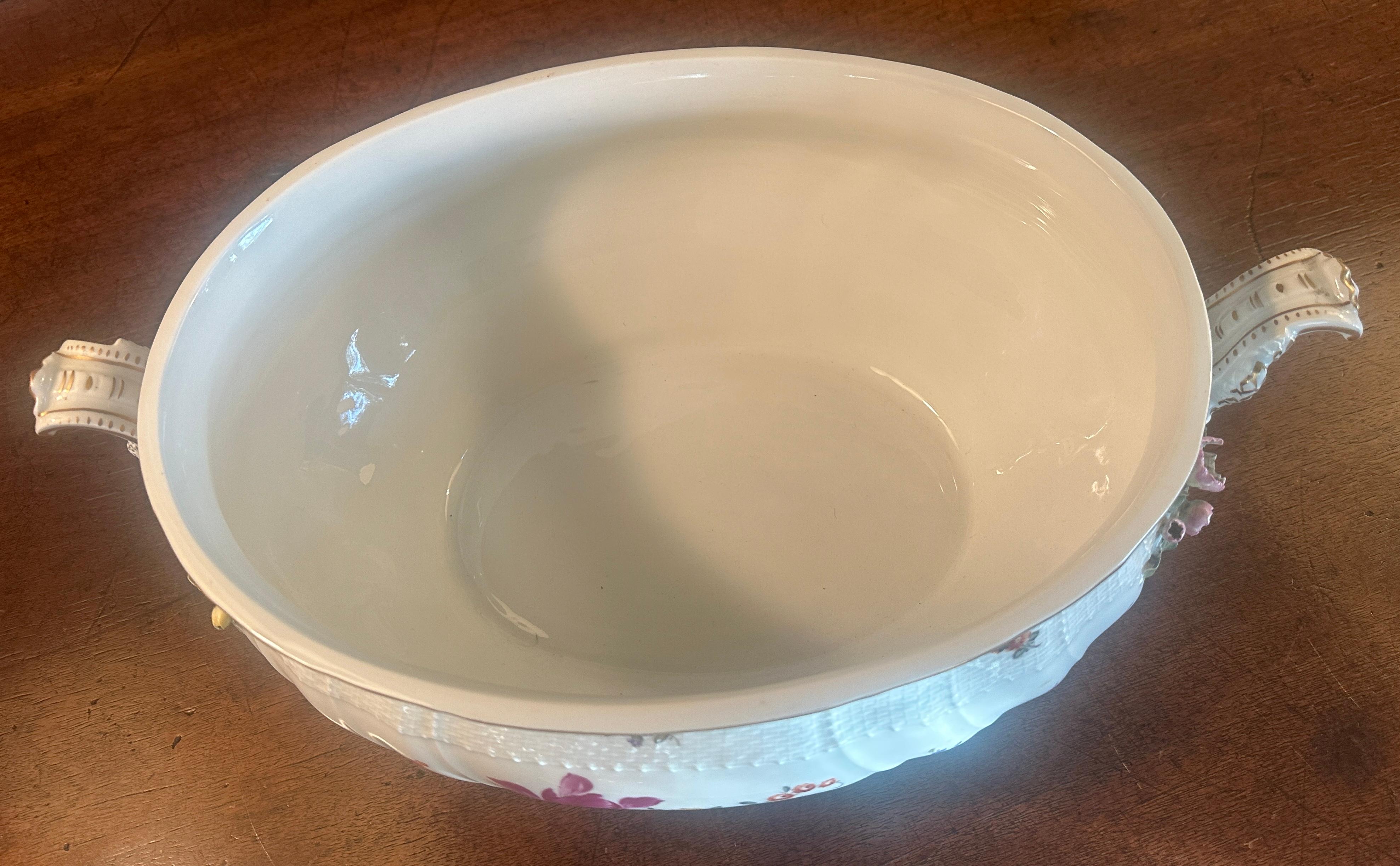 Berlin Porcelain Tureen, by KPM, Beautifully Decorated In Good Condition For Sale In San Francisco, CA