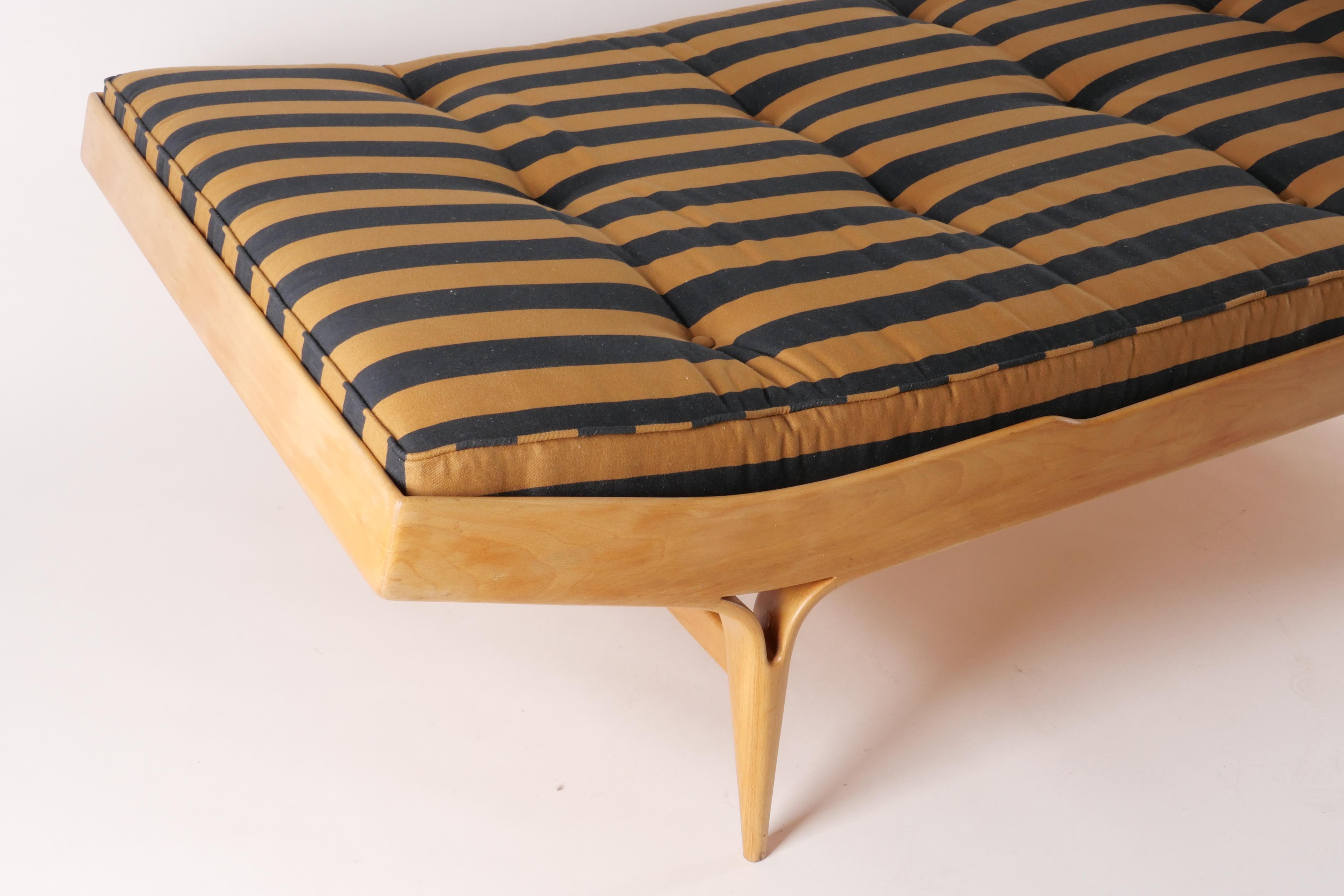 Berlin T303 Daybed by Bruno Mathsson  For Sale 1