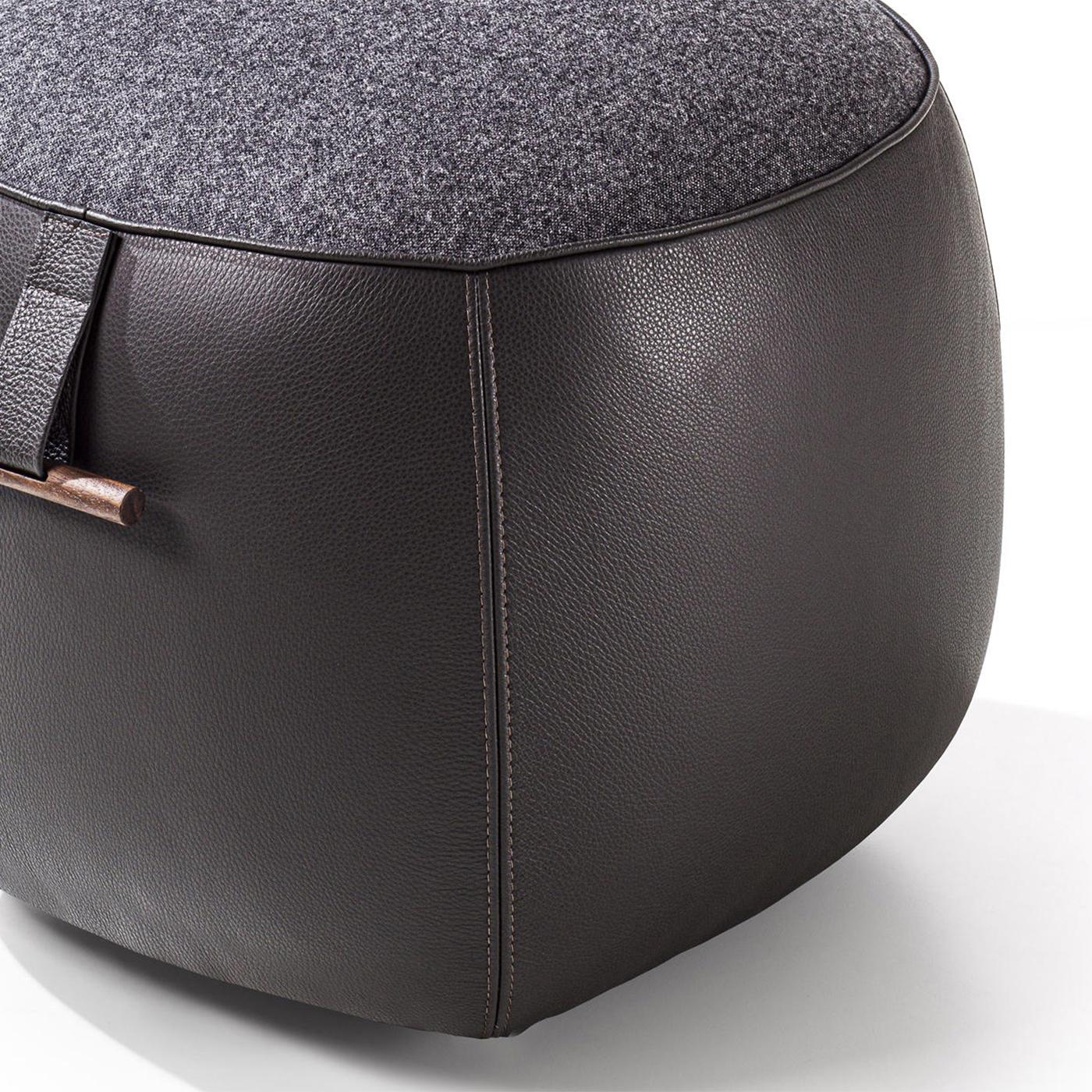 Berlingo Small Pouf In New Condition For Sale In Paris, FR