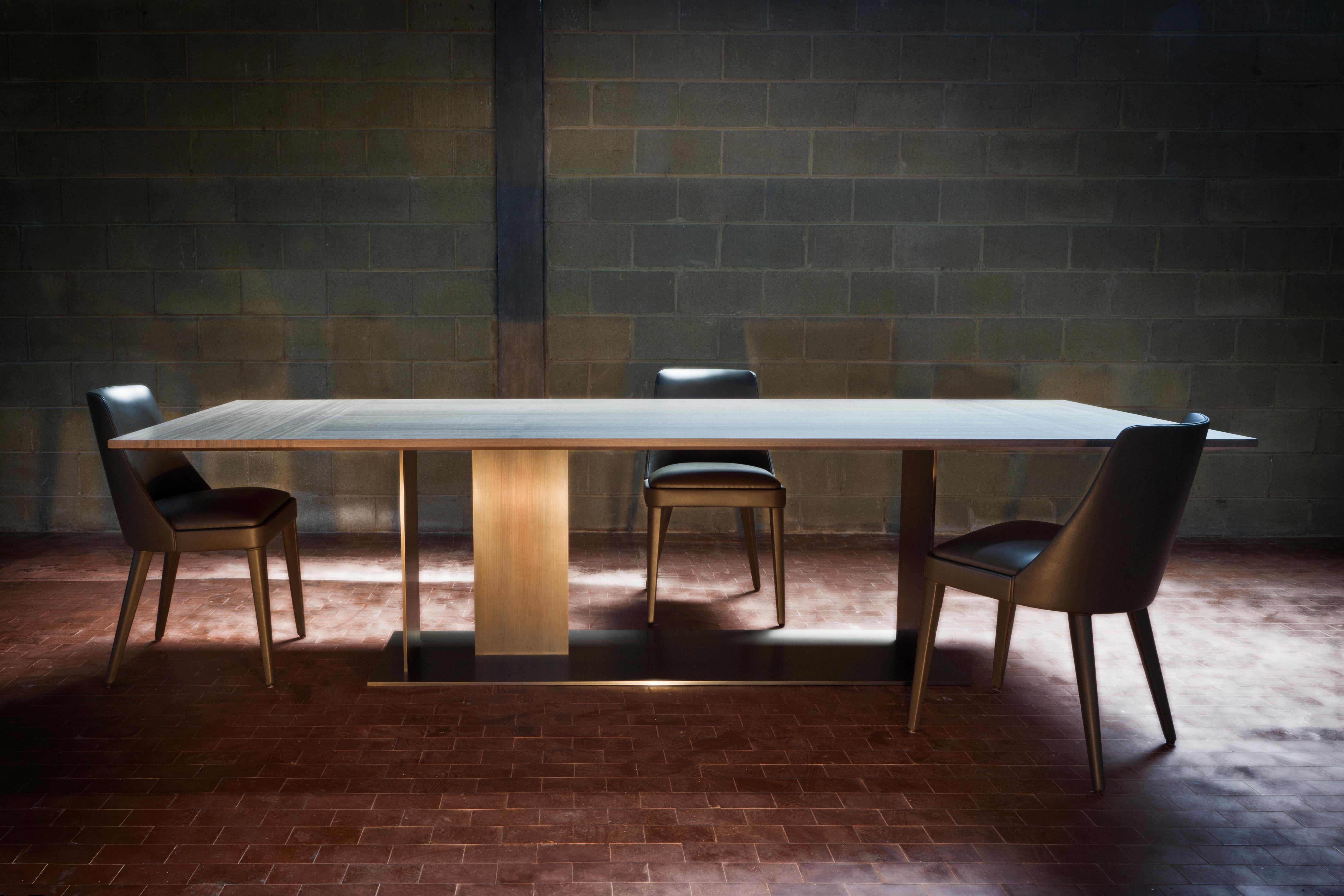 Mesa de roble gris mate y base de metal negro mate Berlino 300 by Casa Casati en Nuevo estado para la venta en Geneve, CH