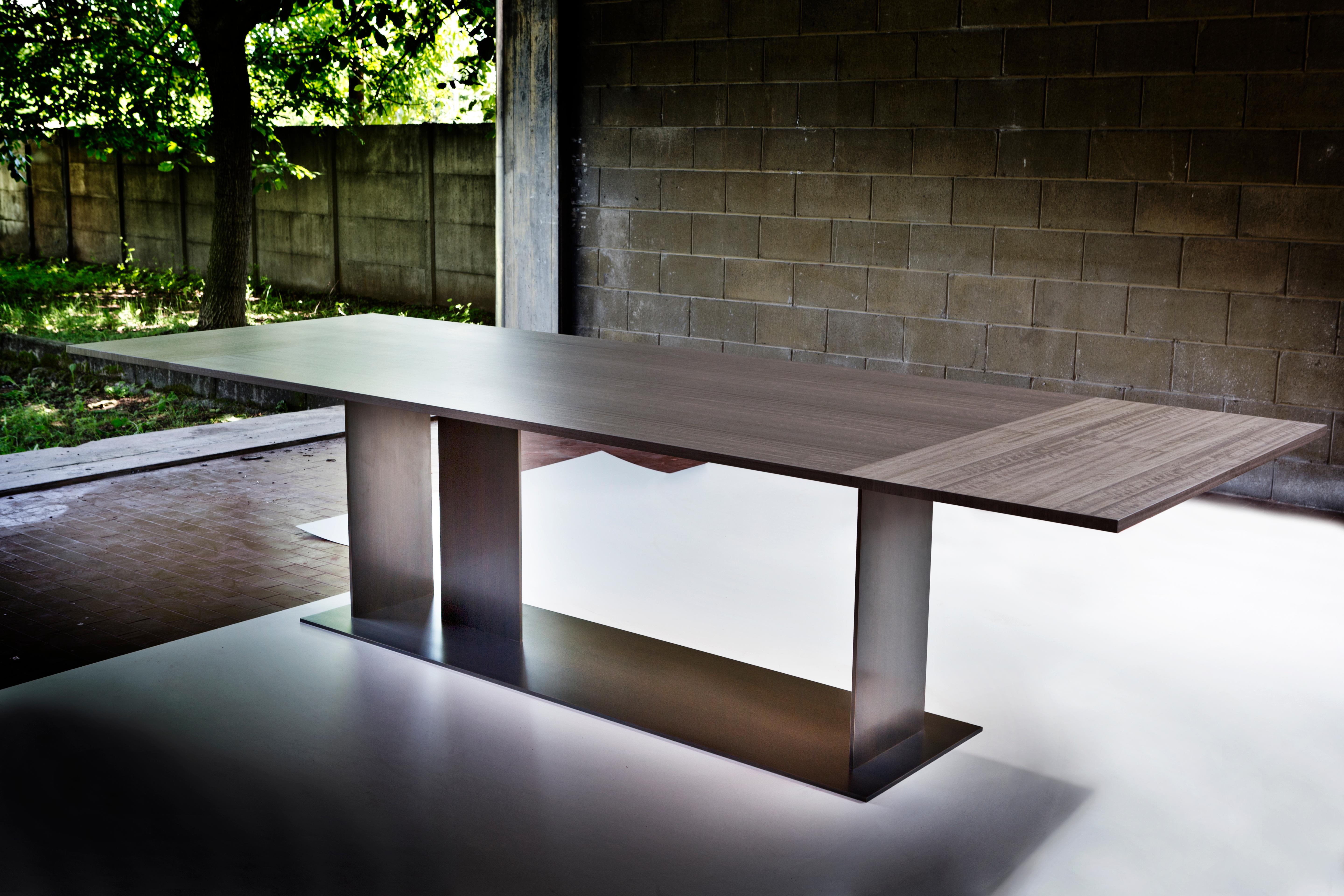 Mesa de roble gris mate y base de metal negro mate Berlino 300 by Casa Casati Otro en venta