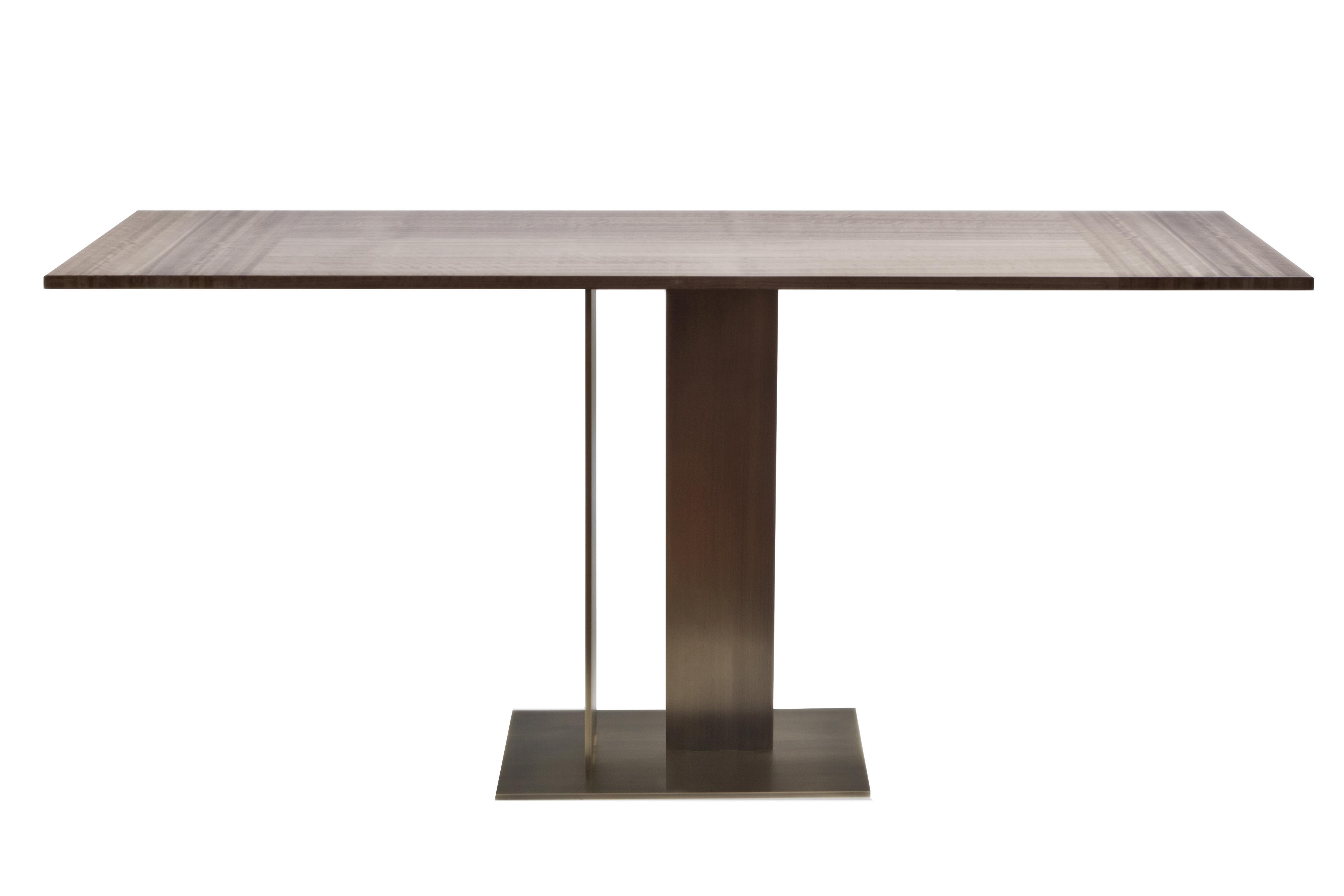 A console inspired by the Modern Movement - in particular by the formal rigour of Mies van der Rohe and the free compositions of Gerrit T. Rietveld - in the layout of the right-angled thin metal blades which make up the base.

The top,