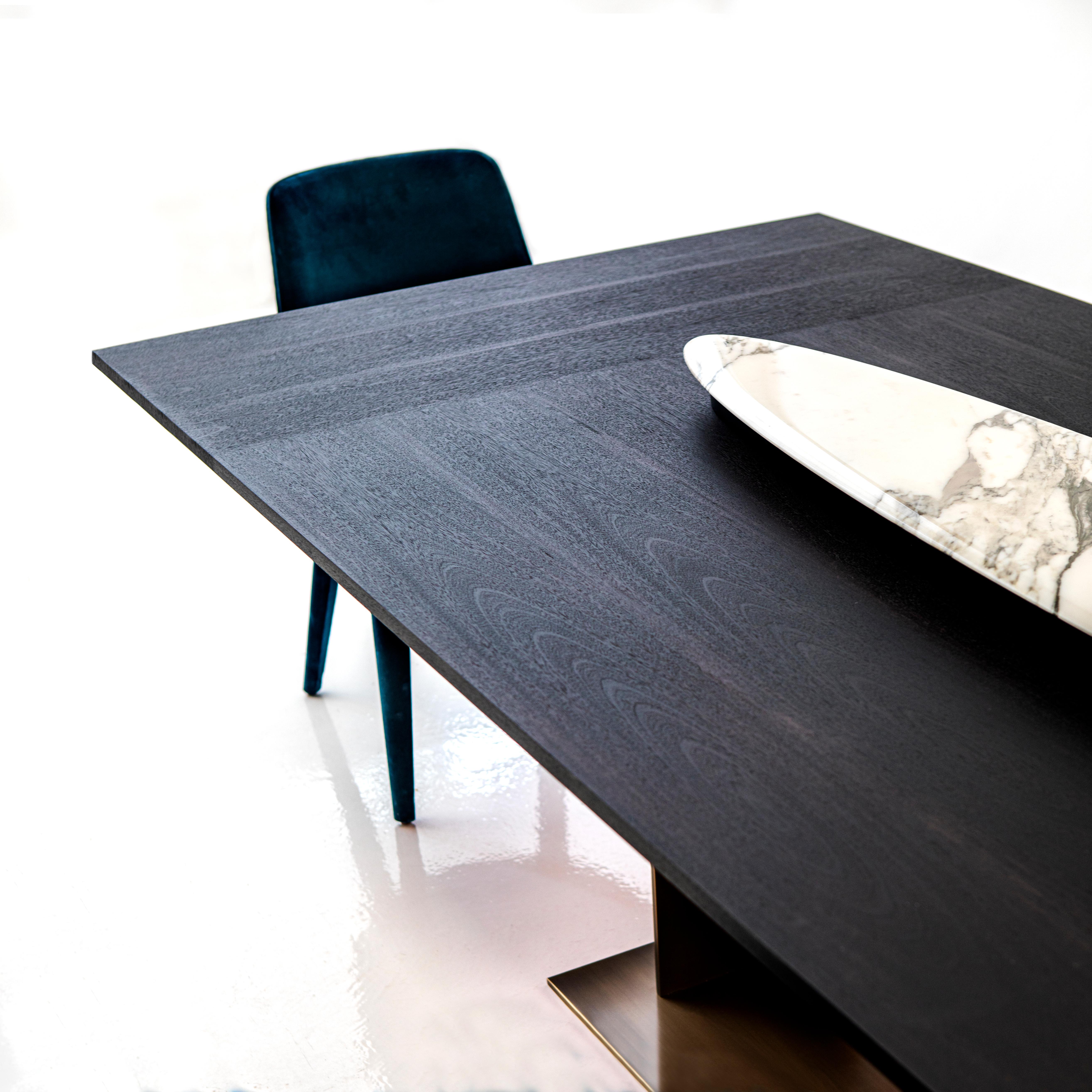 Modern Berlino Dining Table in Matt Mahogany Wood For Sale