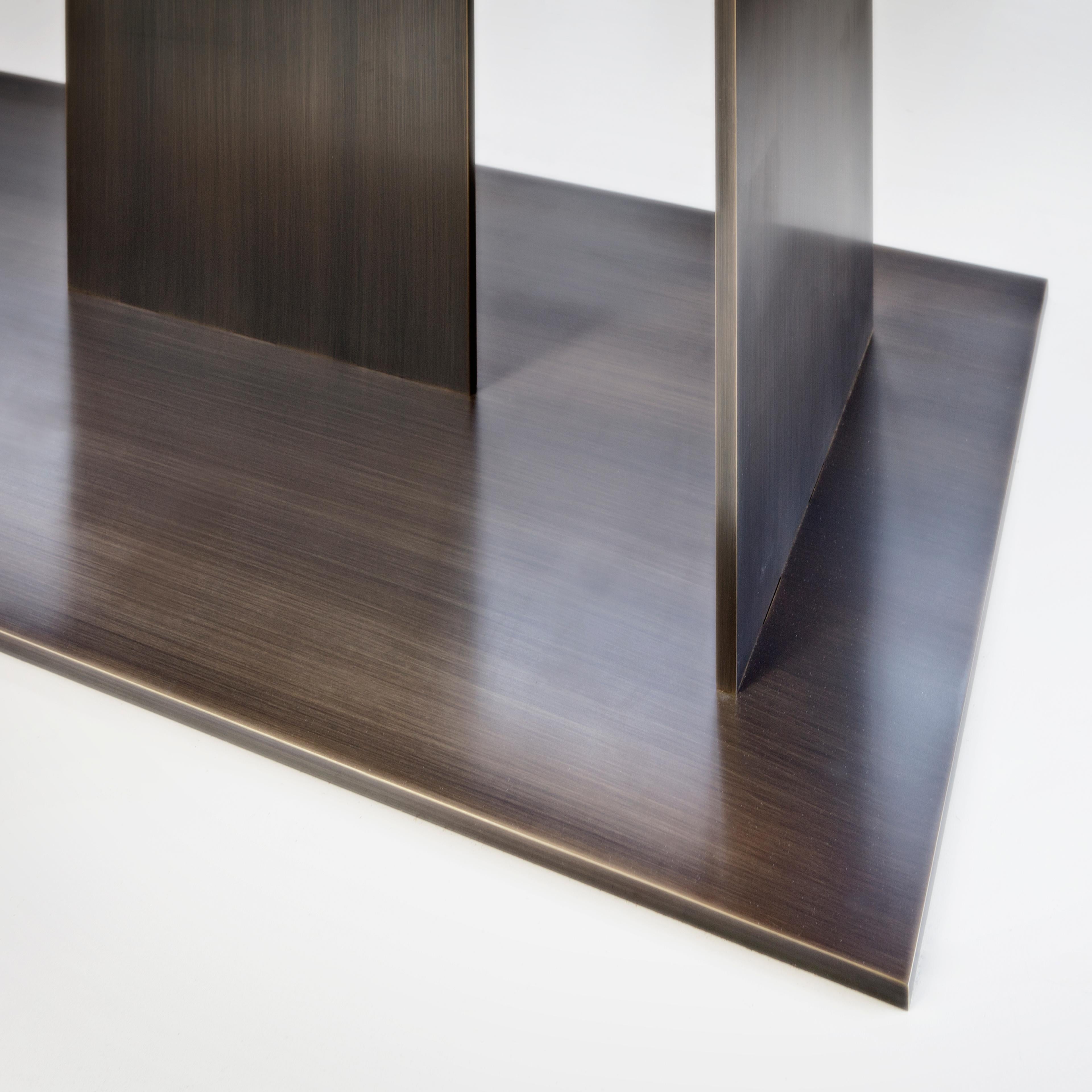 Laiton Table de salle à manger Berlino en bois mat en vente