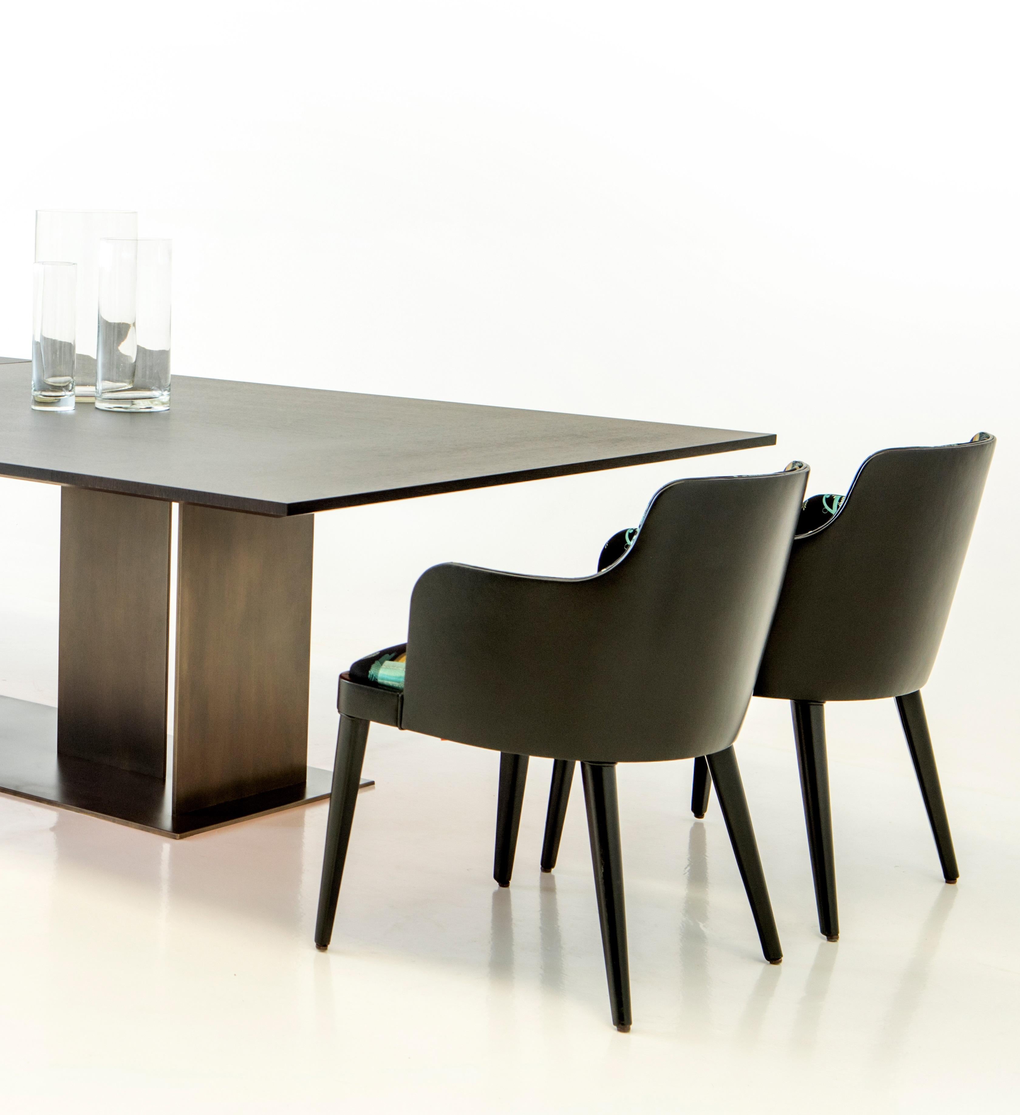 Tavolo Berlino Maxi 360 con piano in Oak grigio opaco e base in metallo bronzo di Casa Casati In condizioni Nuovo in vendita a Geneve, CH
