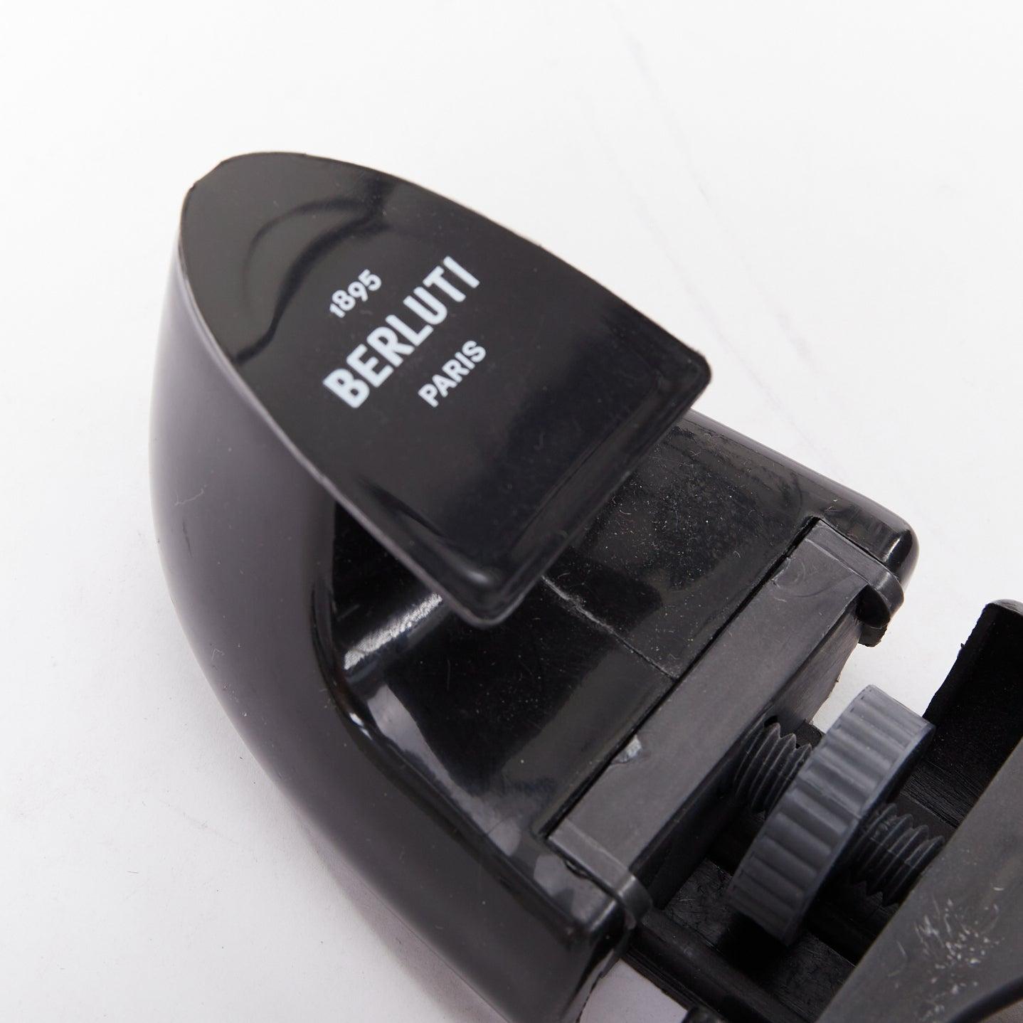 Berluti nero lucido in plastica bianca logo pieghevole a forma di albero porta scarpe EU39-40 in vendita 4