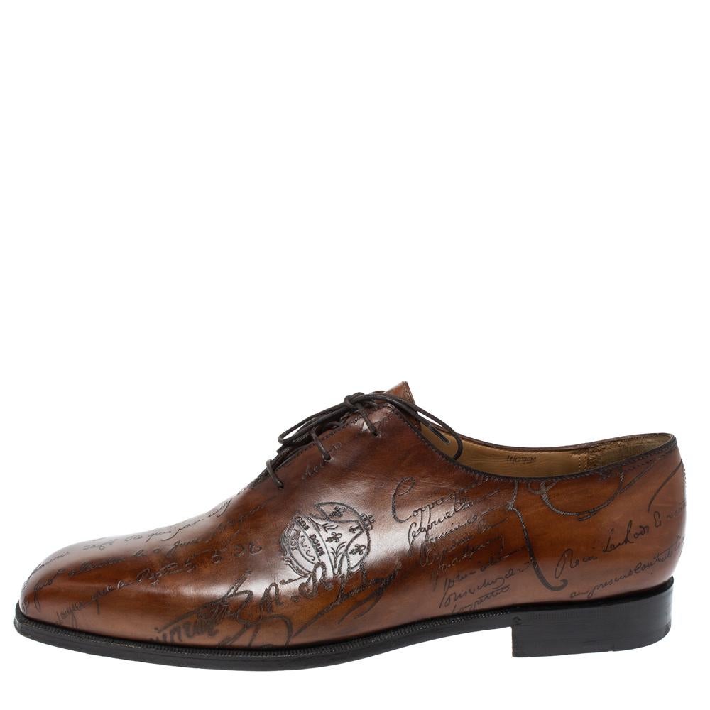 These Oxfords from Berluti are a gentleman's closet asset. Meticulously crafted from leather, they feature signature Scritto pattern all over, lace-up details, and a neat brown hue. Carrying a sharp and edgy silhouette, these oxfords will complete