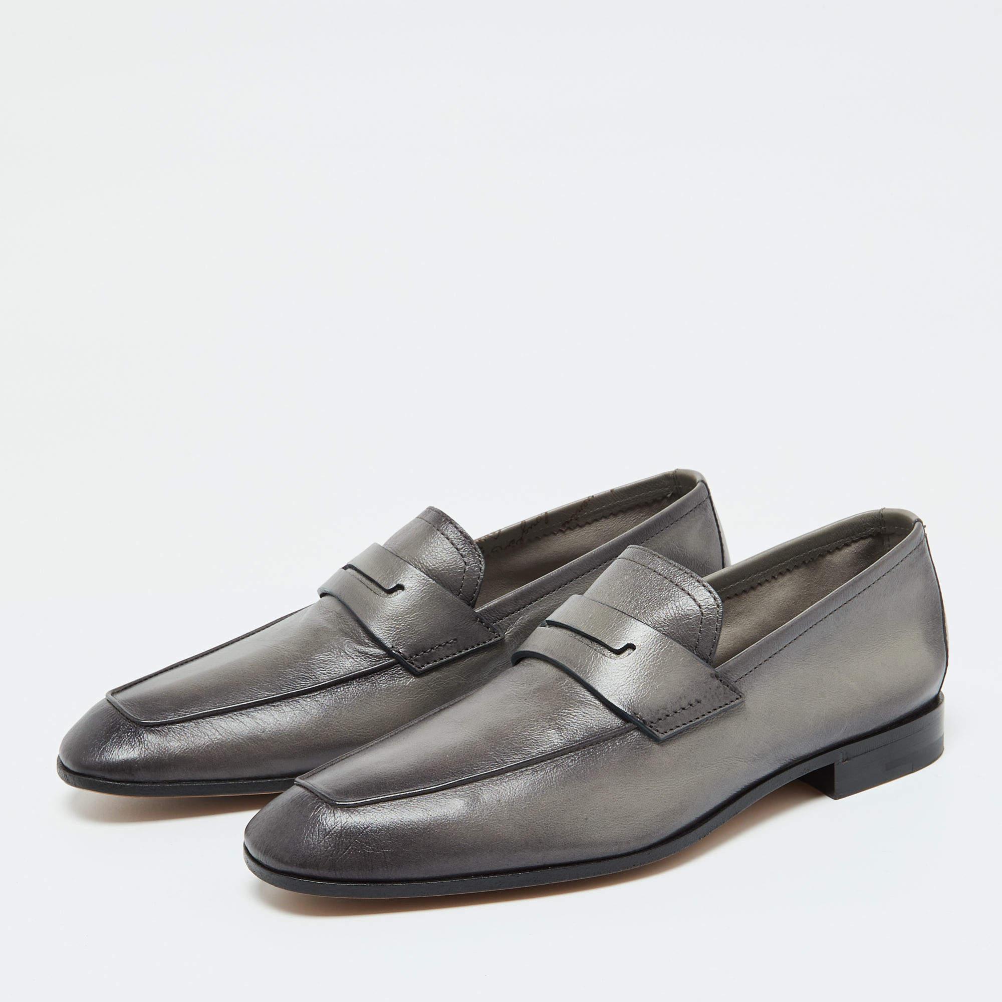 This pair of loafers from Berluti is made for the man who has a modern taste. Meticulously crafted from high quality leather the Lorenzo loafers are easy to slip on meaning they will be easy to flaunt too They come with penny keeper straps on the