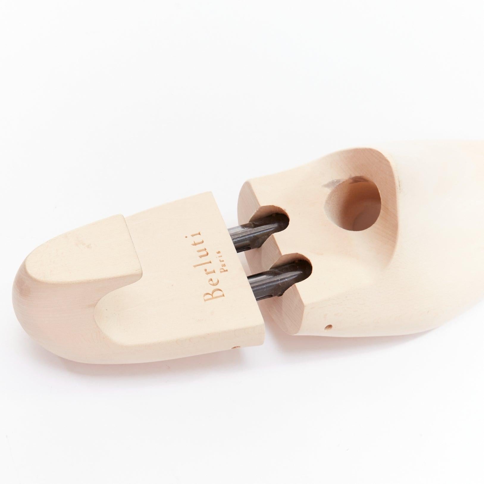 BERLUTI light beige wooden shoe tree pair UK8 EU42 For Sale 6