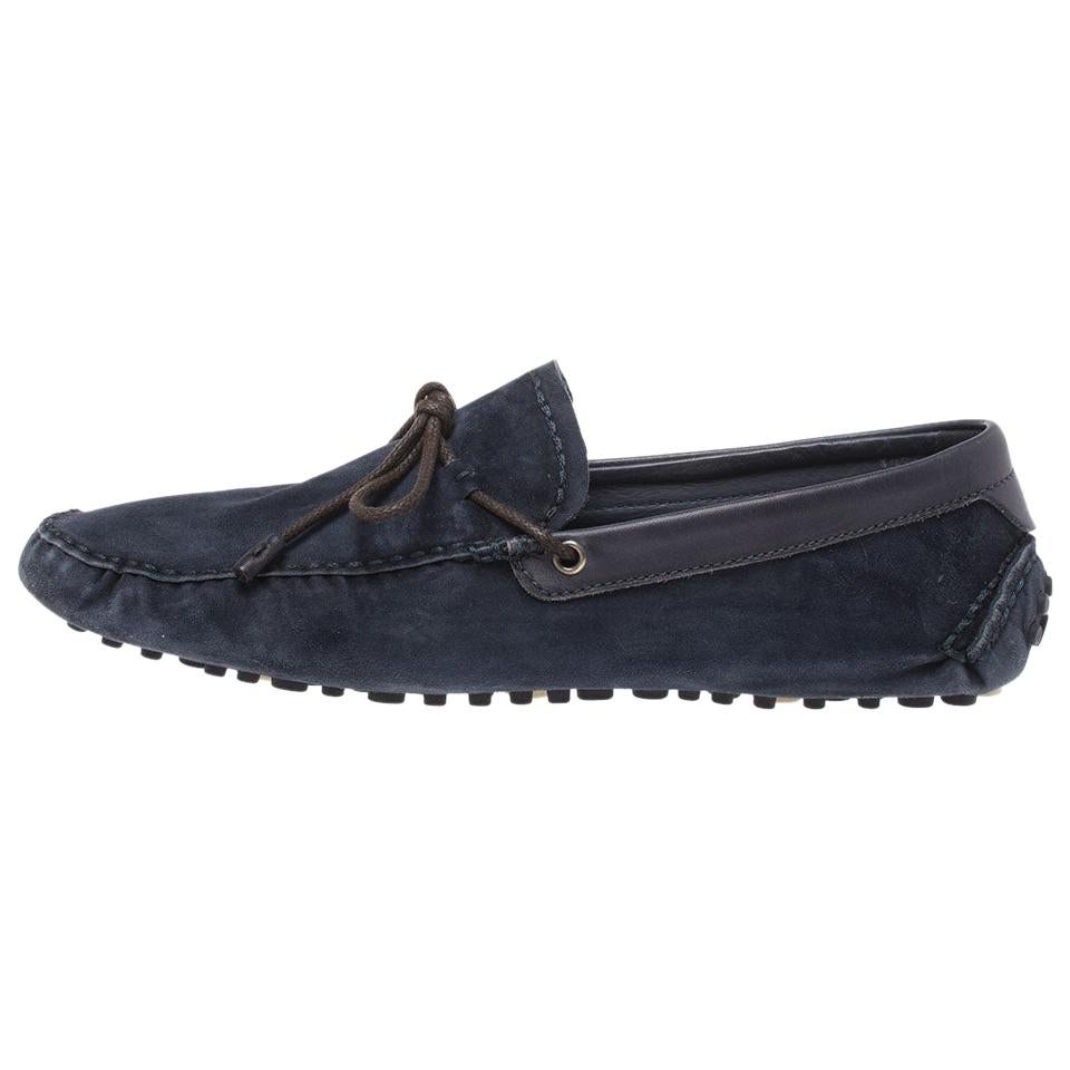The beauty of these loafers lies in the comfort factor and the bow detailing on the uppers. Made from soft suede and leather, these navy blue shoes by Berluti are set on pebbled soles and shaped to cover your feet with bliss.

Includes: Original