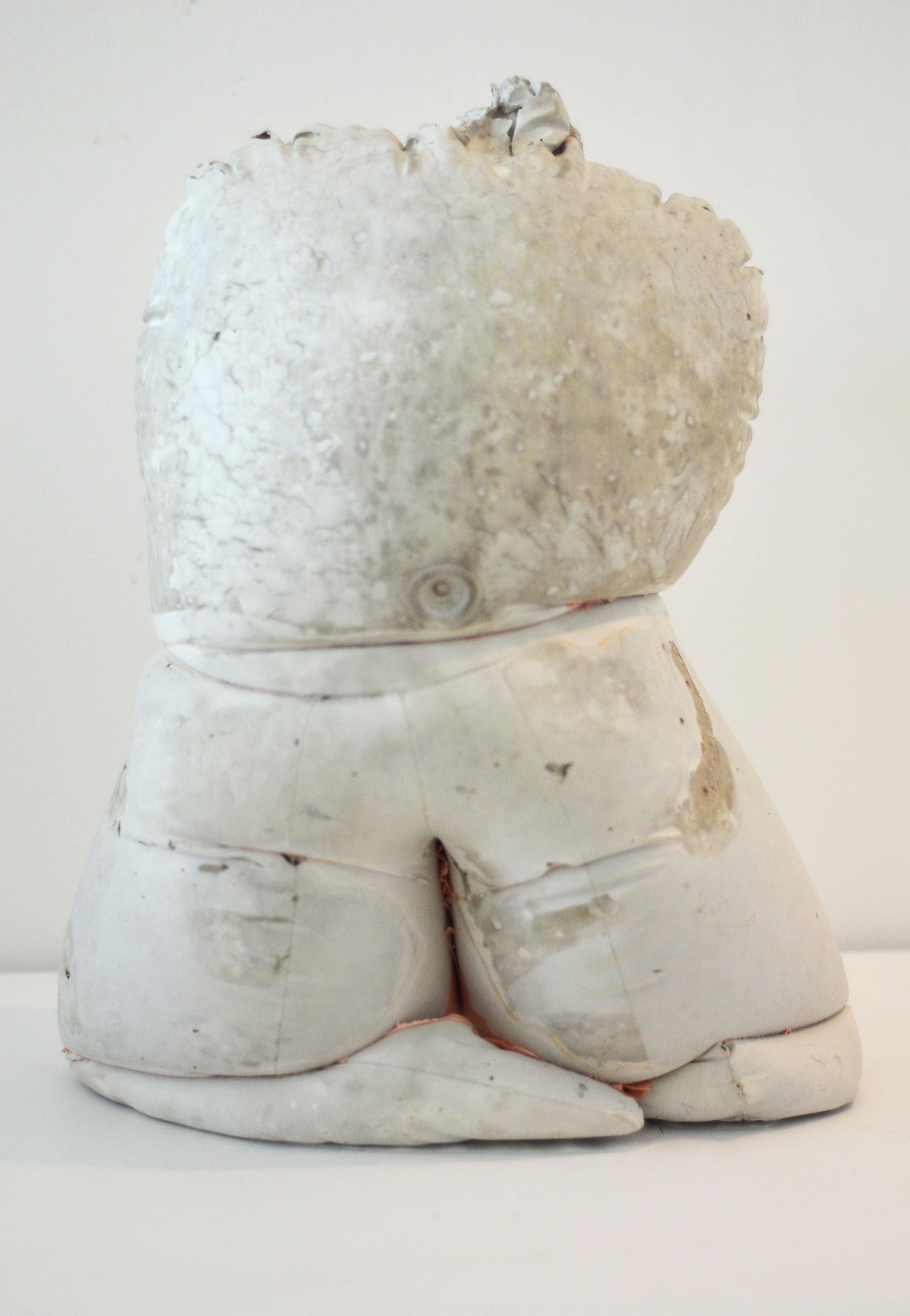 Poupée évasée Love Doll n° 9, sculpture en béton - Gris Figurative Sculpture par Bernadette Despujols