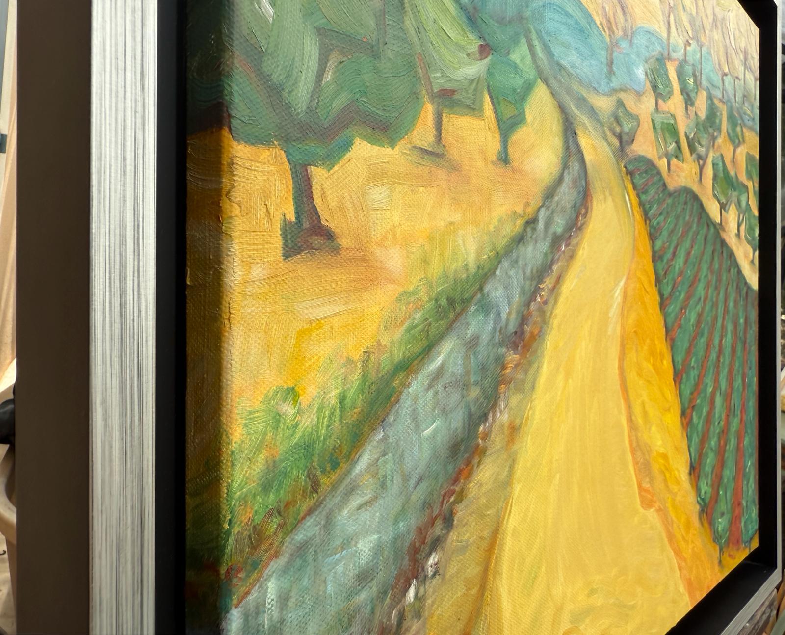 Eine zeitgenössische provenzalische Landschaft in Öl auf Leinwand der niederländischen Künstlerin Bernadette Van Baarsen. Signiert unten rechts. 

Dieses Kunstwerk fängt eine lebendige Landschaft ein, mit einem gewundenen Pfad, der den Blick des