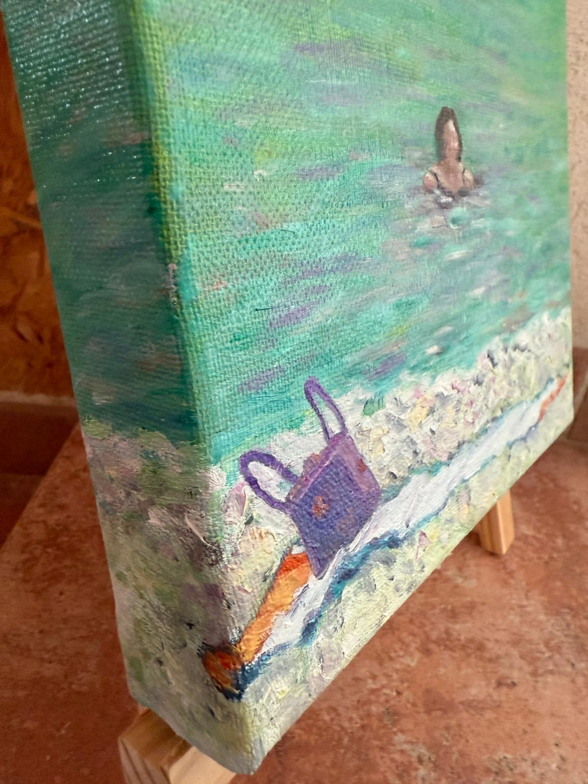 Scène de plage provençale turquoise et violette.  Le sac à provisions